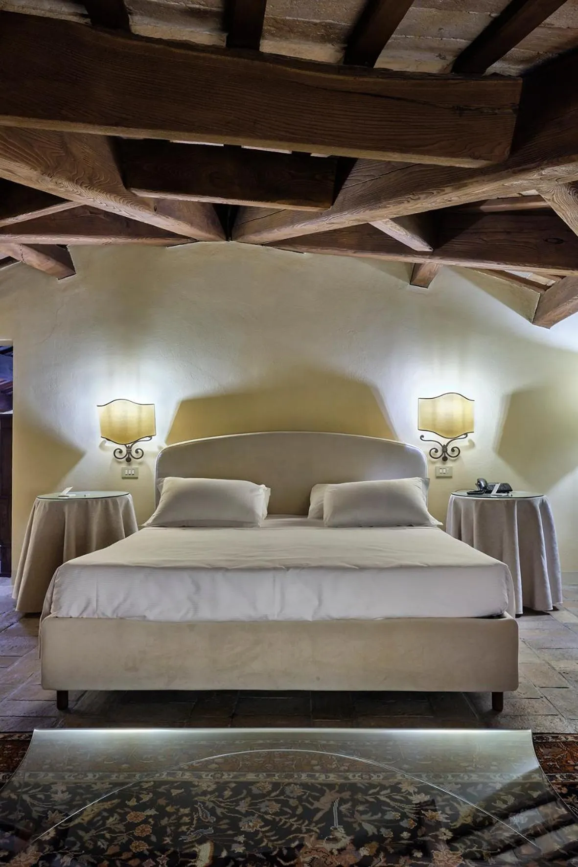 Bed in Palazzo Viviani - Castello di Montegridolfo