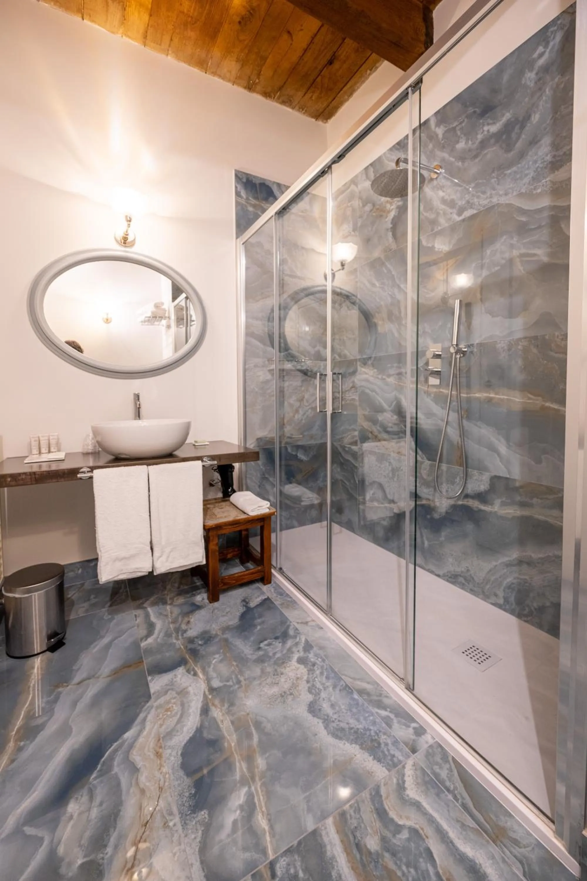 Bathroom in Palazzo Viviani - Castello di Montegridolfo