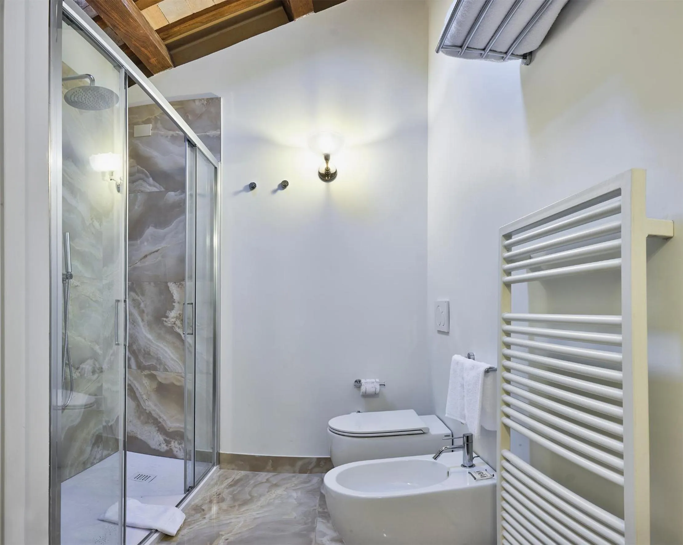 Bathroom in Palazzo Viviani - Castello di Montegridolfo