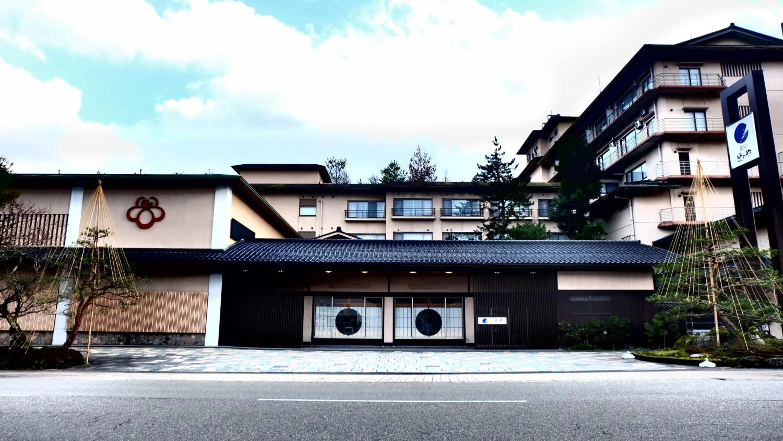 Property building in Manten no Tsujinoya