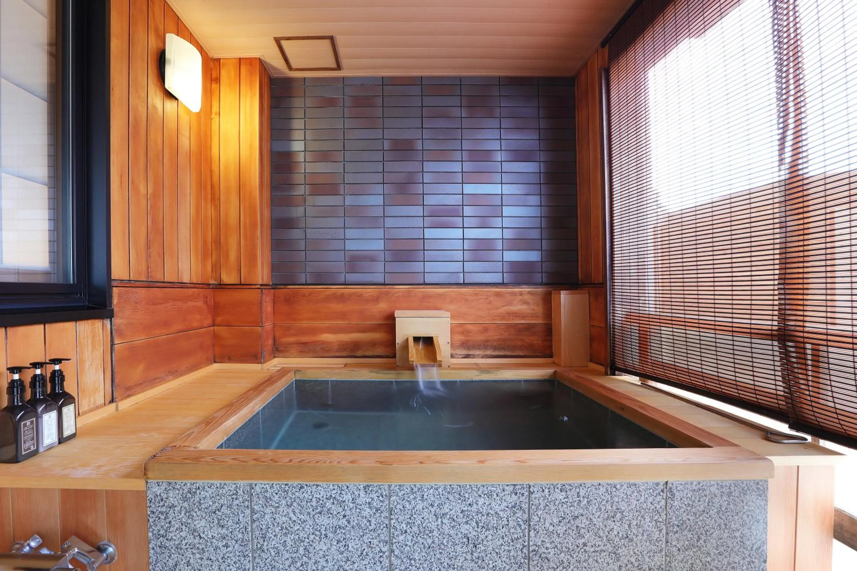 Hot Tub in Manten no Tsujinoya