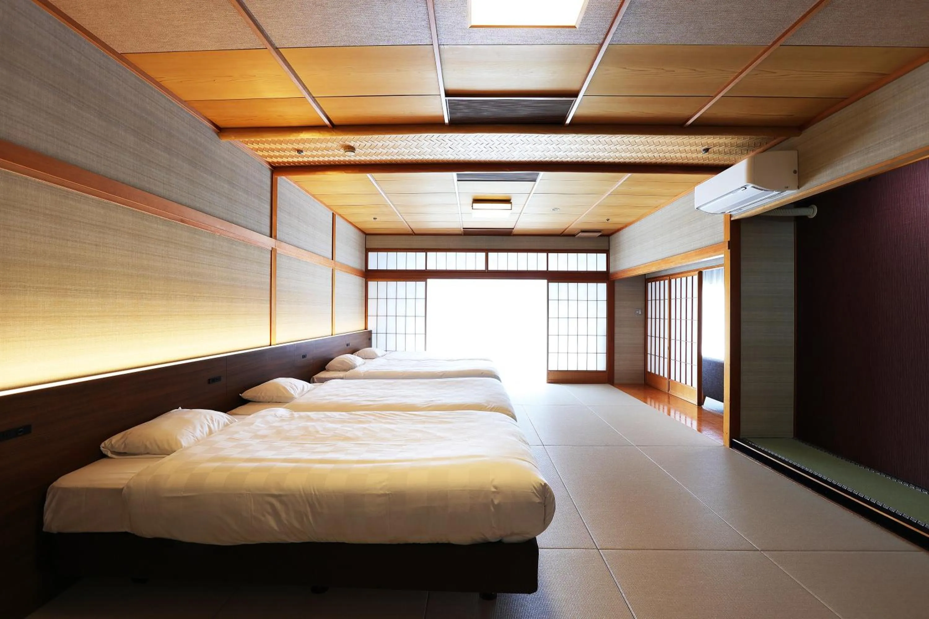 Photo of the whole room, Bed in Manten no Tsujinoya
