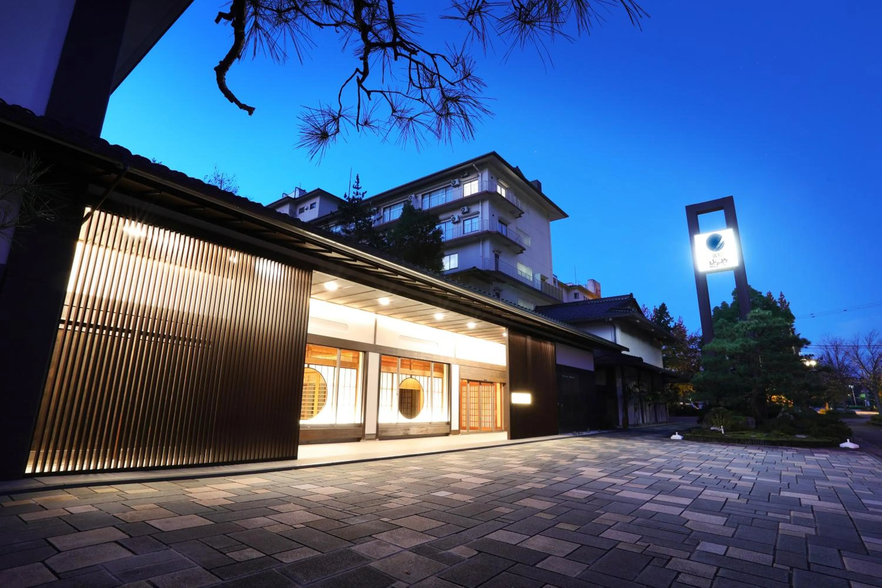 Property building in Manten no Tsujinoya