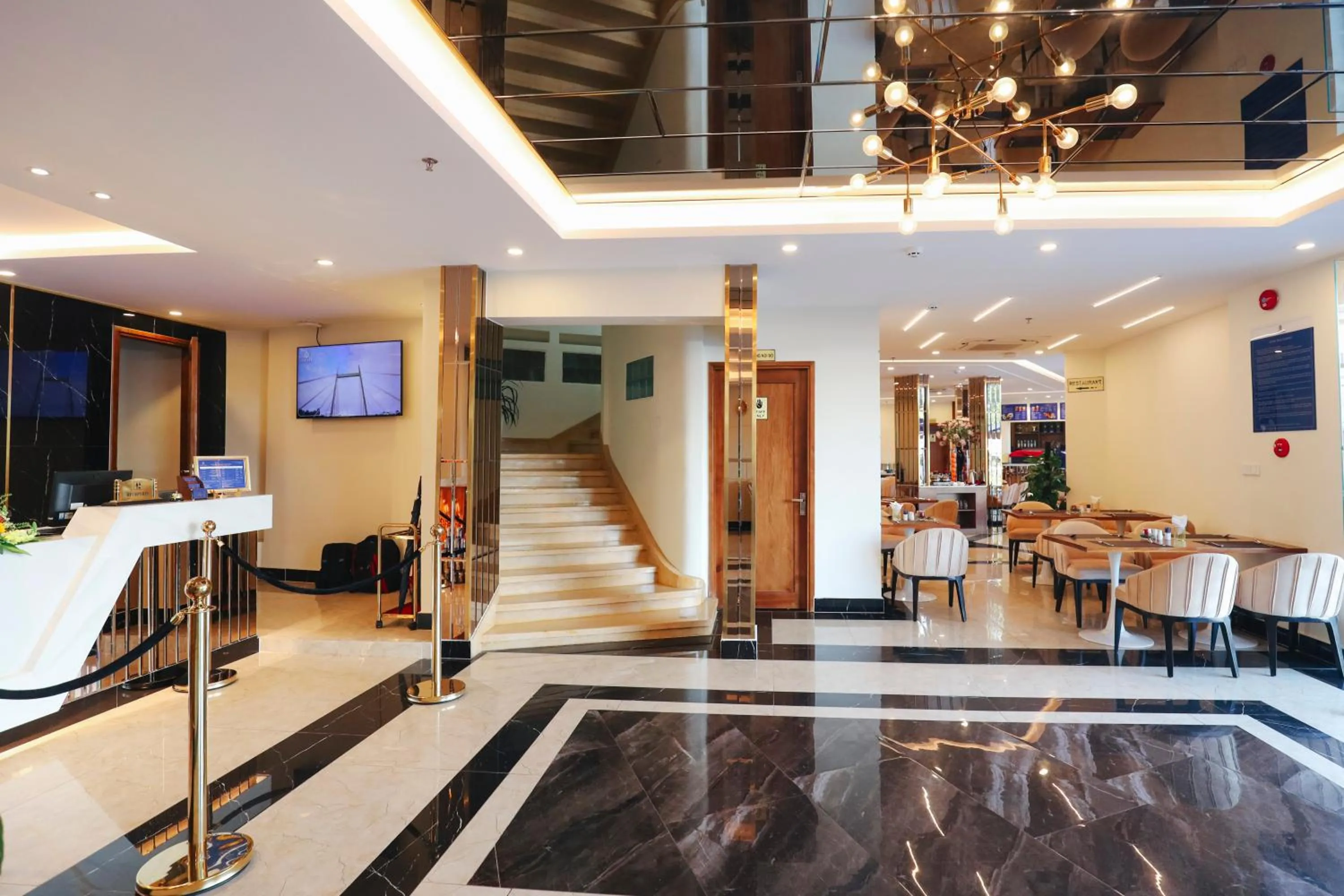 Lobby or reception in SANDALS FLORA HOTEL