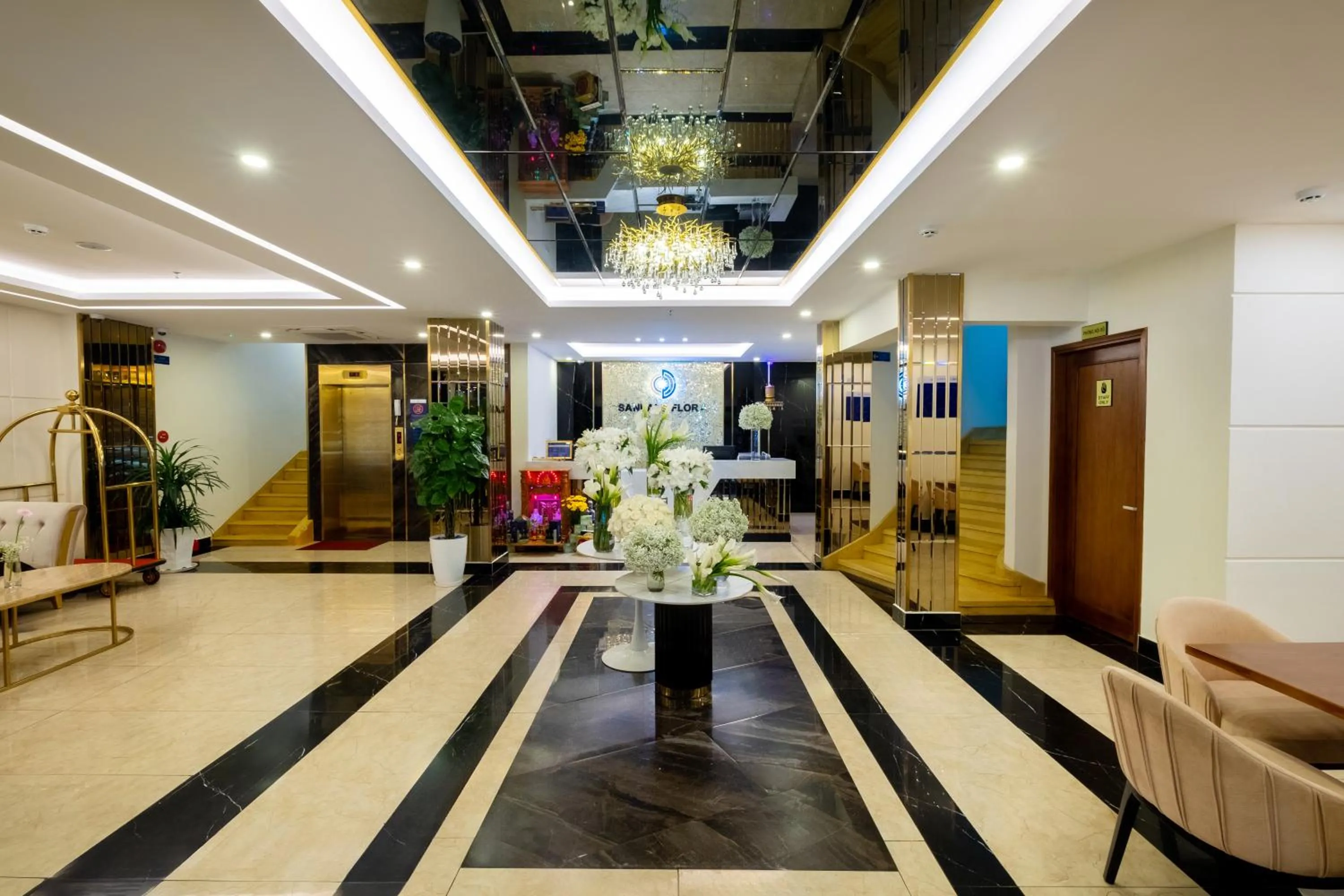 Lobby or reception in SANDALS FLORA HOTEL