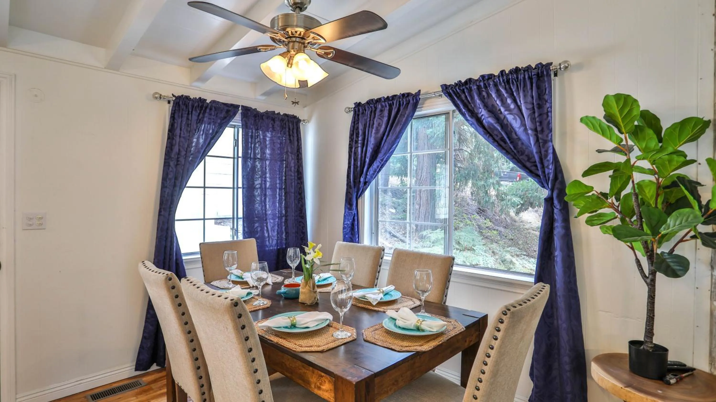 Dining area in Lake house Cabin - Lake Arrowhead