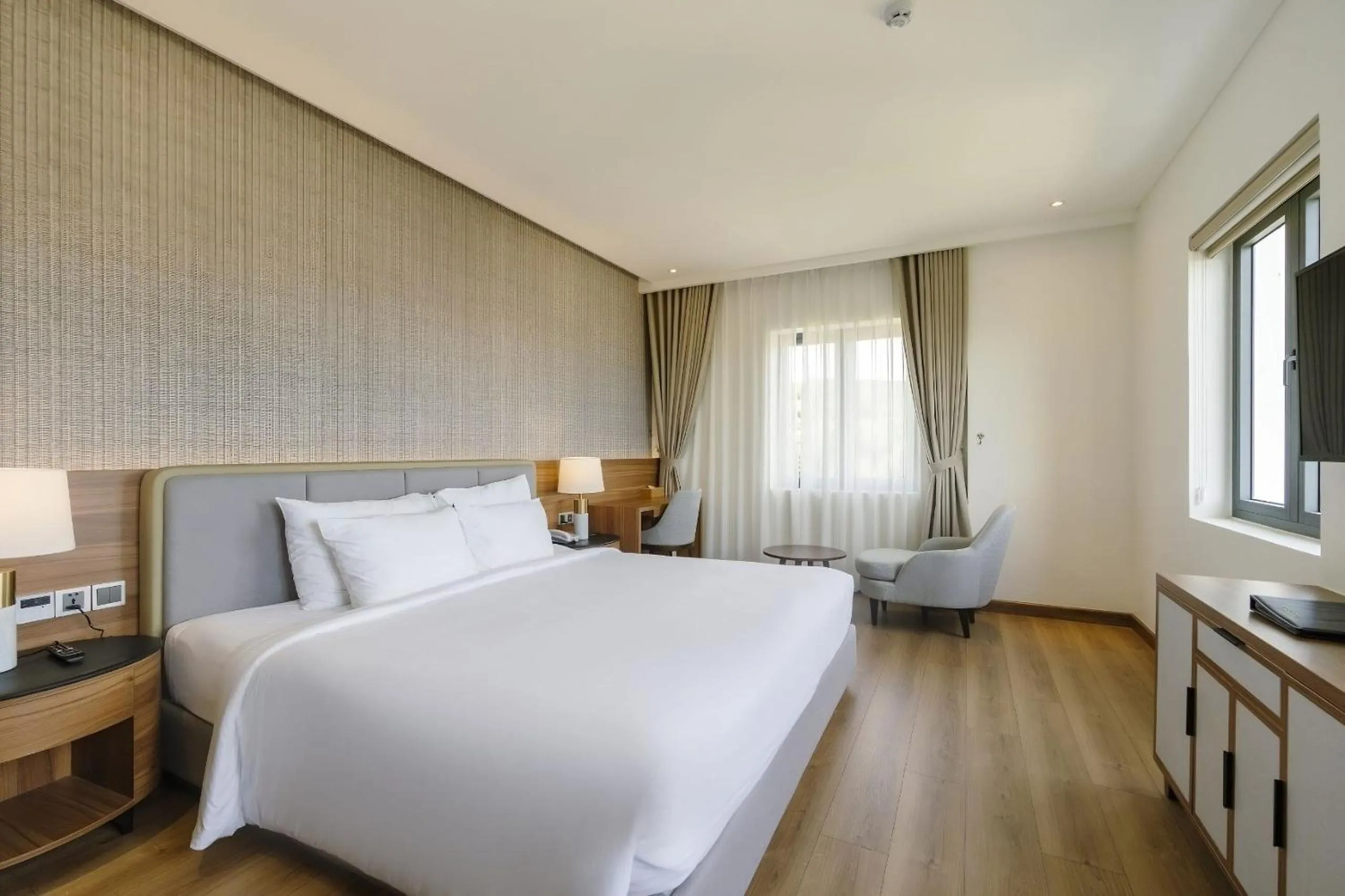 Bedroom, Bed in The Tahiti Beach Hotel