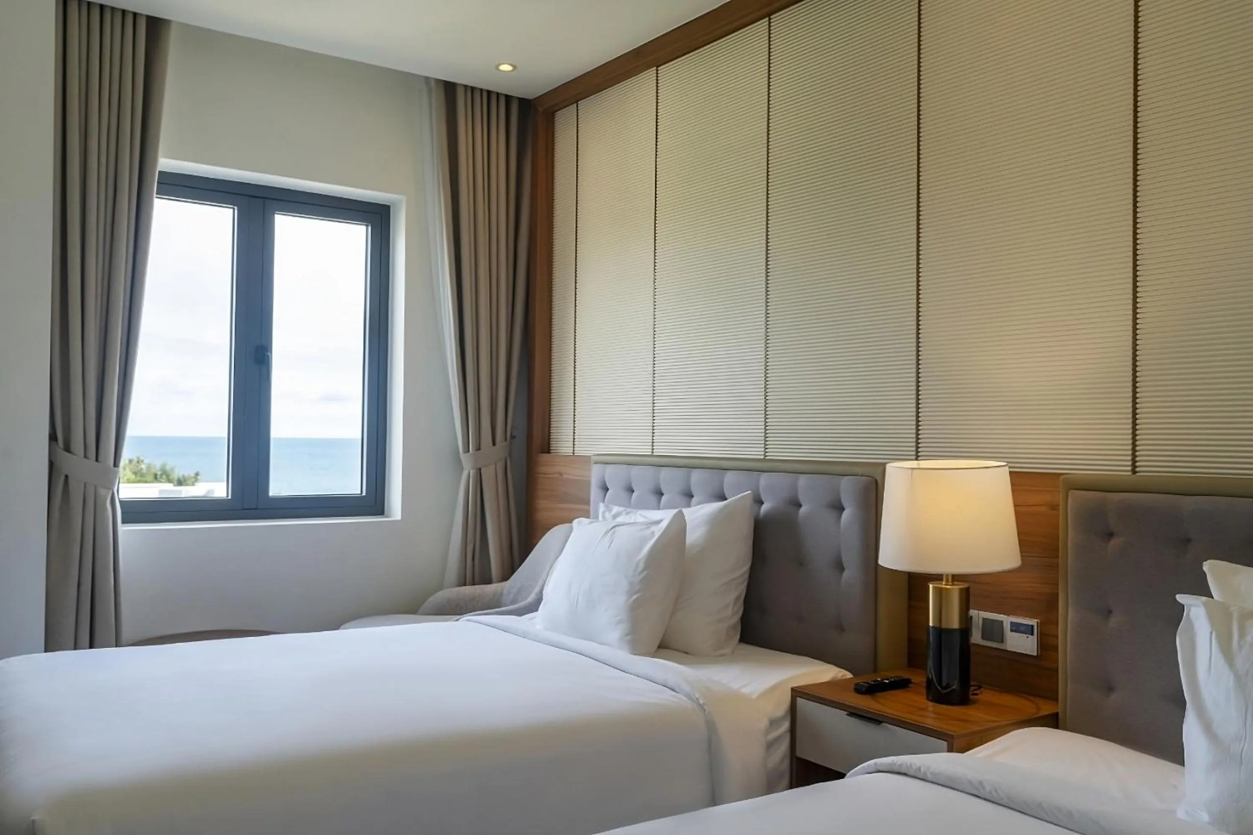 Bedroom, Bed in The Tahiti Beach Hotel