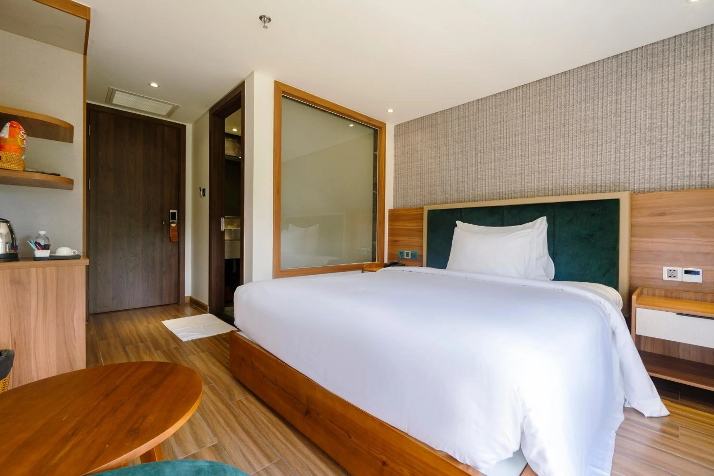 Bedroom, Bed in The Tahiti Beach Hotel