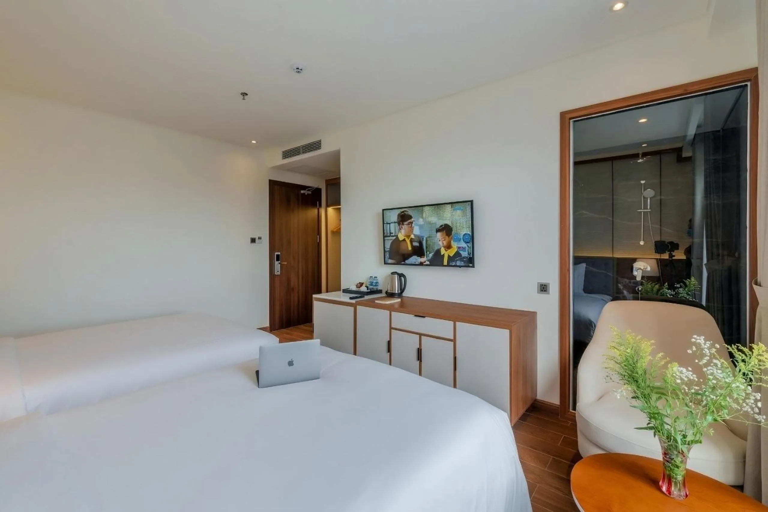 Bedroom, Bed in The Tahiti Beach Hotel