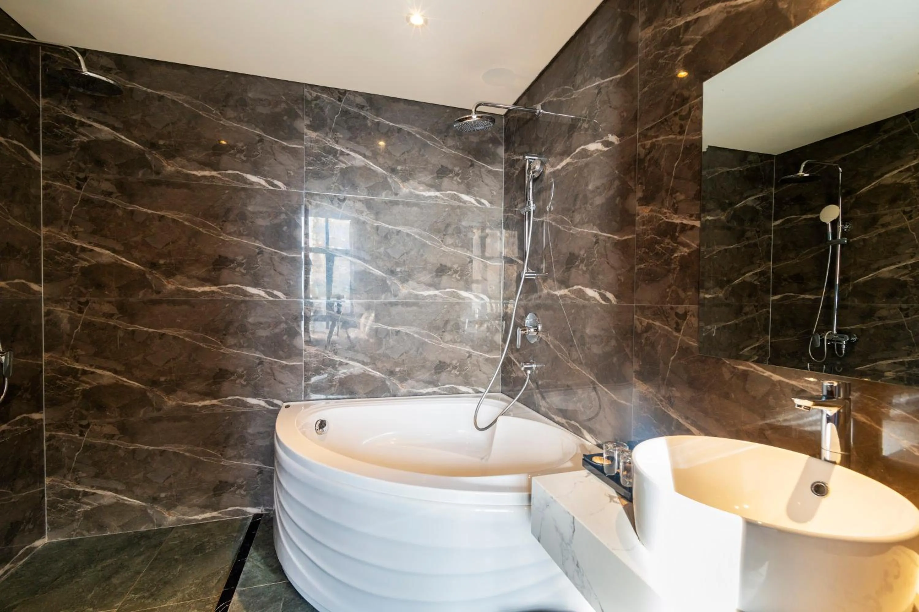 Bathroom in The Tahiti Beach Hotel