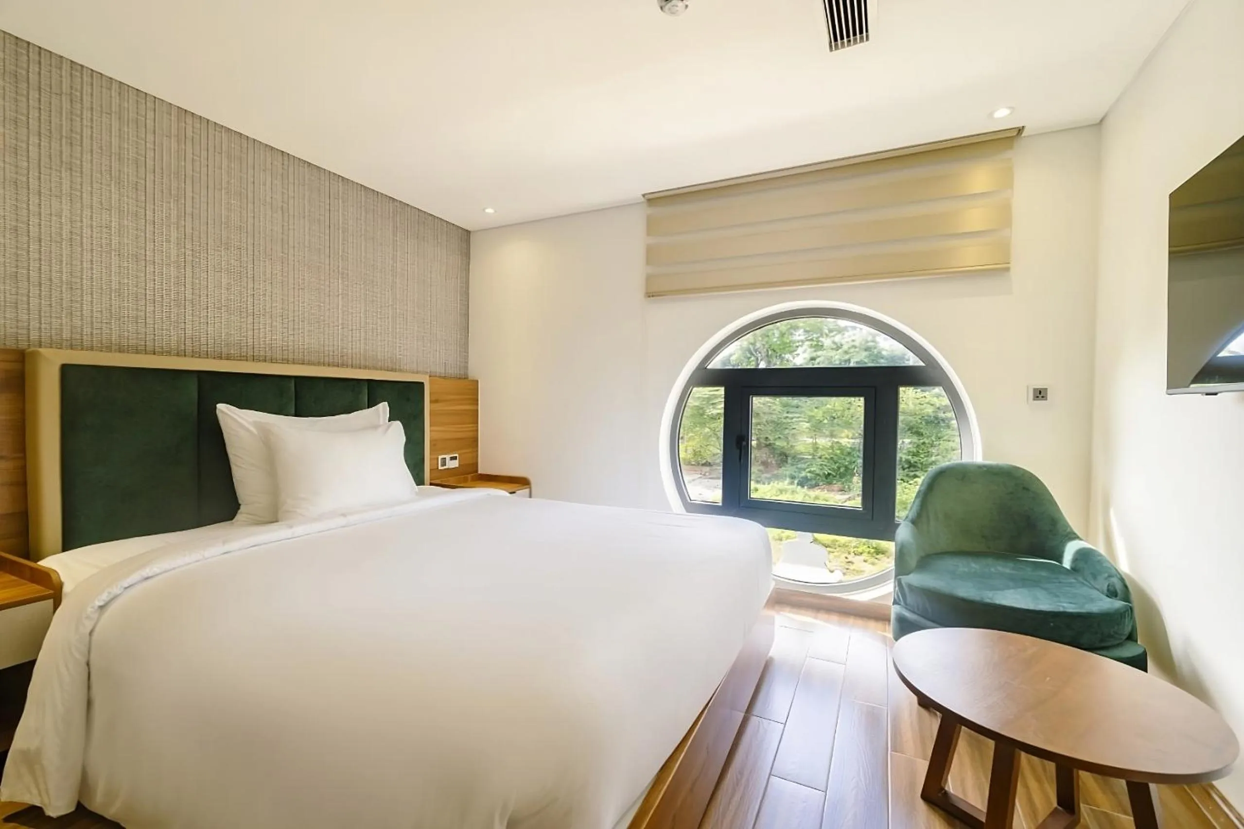 Bedroom, Bed in The Tahiti Beach Hotel