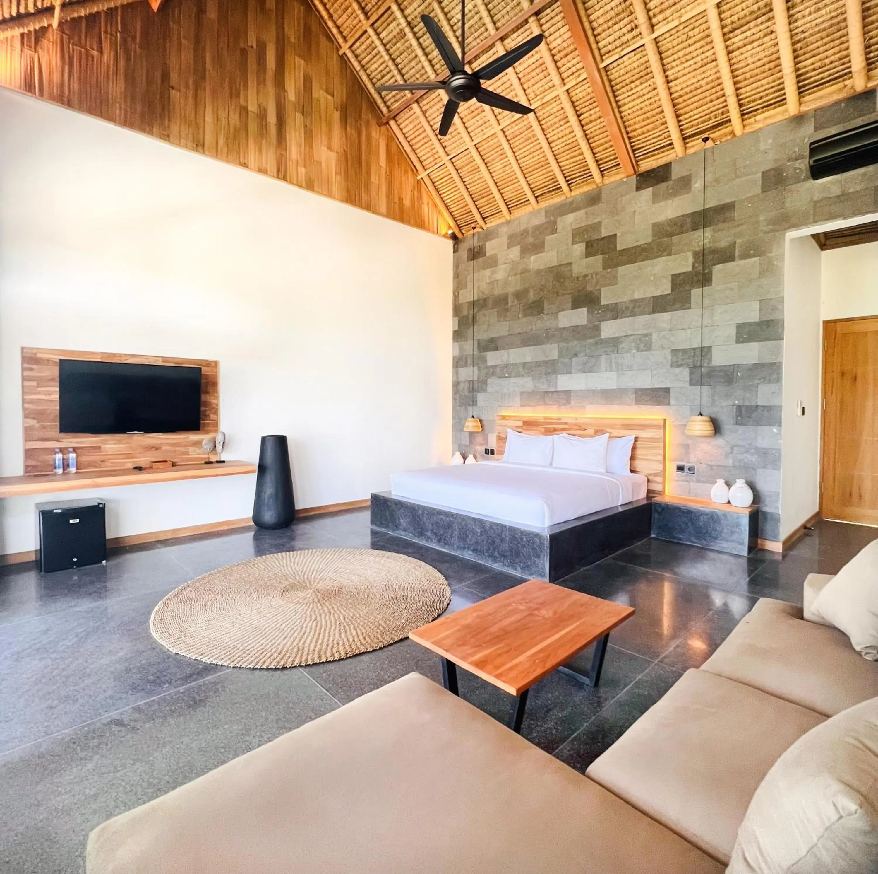 Deluxe King Suite with Sea View in Neano Escape Deluxe King Suite with Sea View in Neano Escape