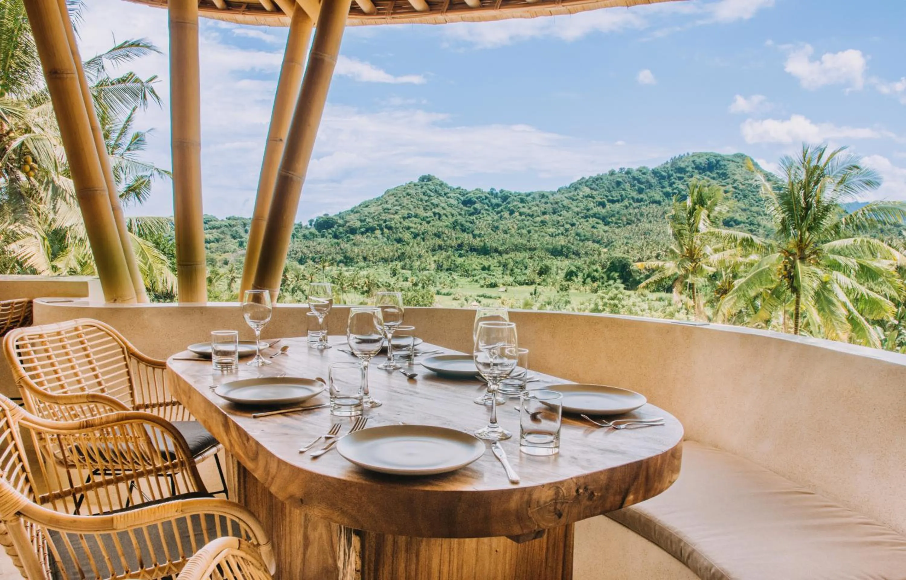 Restaurant/places to eat in Neano Escape