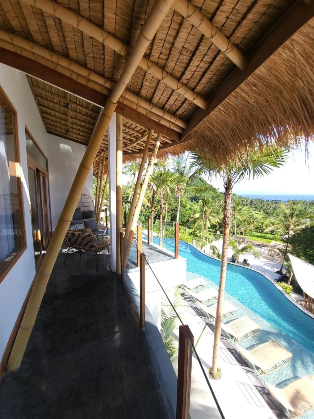 Pool view in Neano Escape