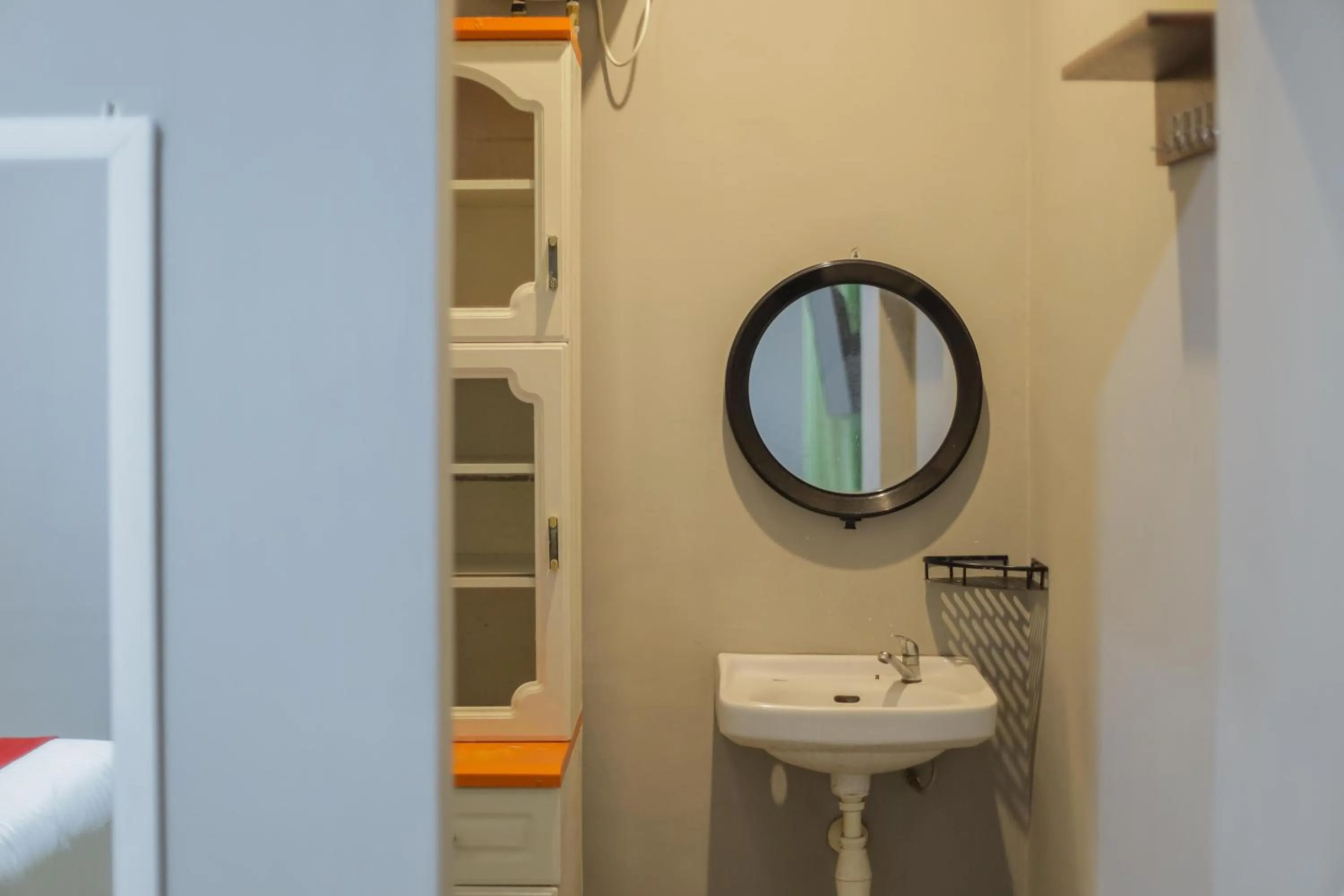 Bathroom in RedDoorz Plus At Swun Stay Raya Langsep