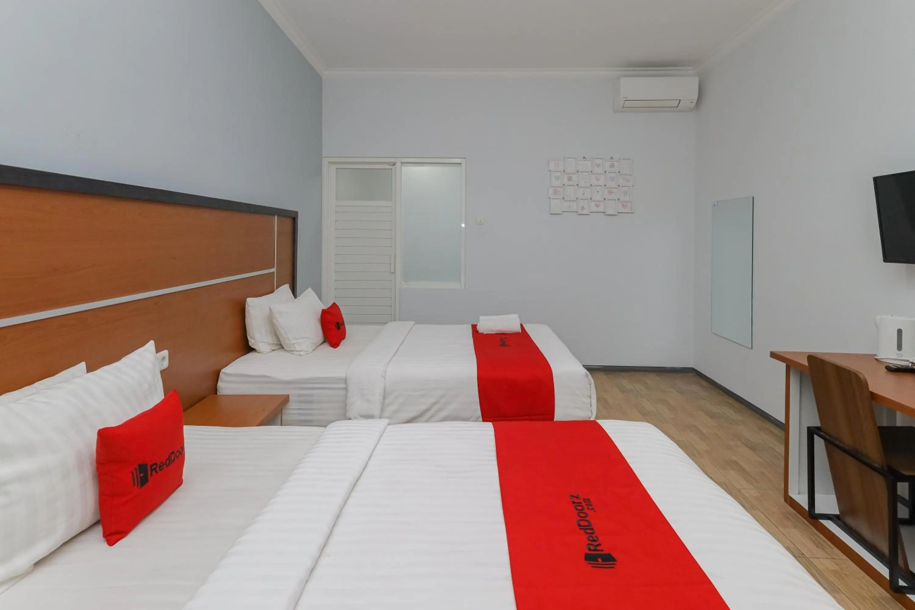 Bedroom, Bed in RedDoorz Plus At Swun Stay Raya Langsep