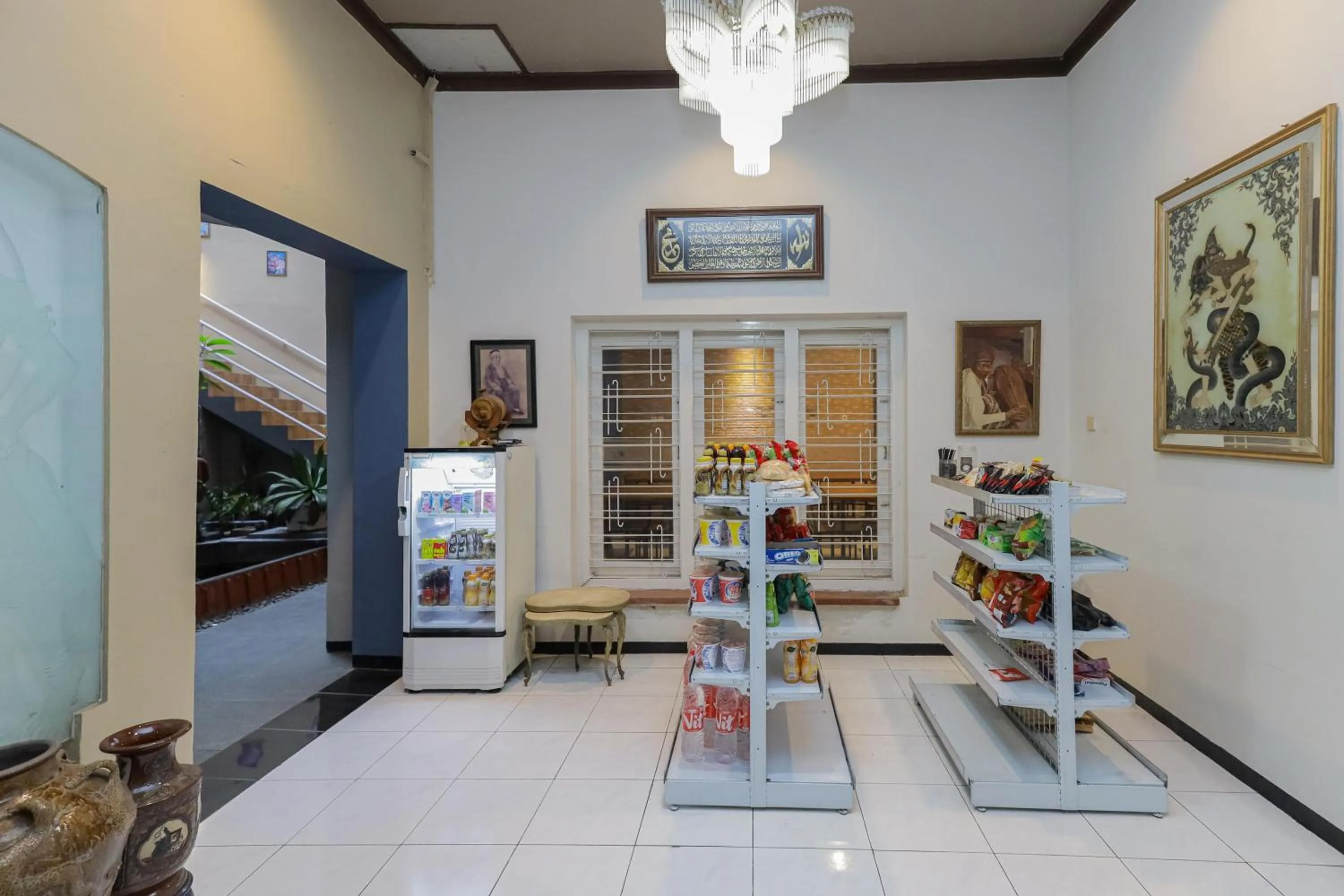 On-site shops in RedDoorz Plus At Swun Stay Raya Langsep