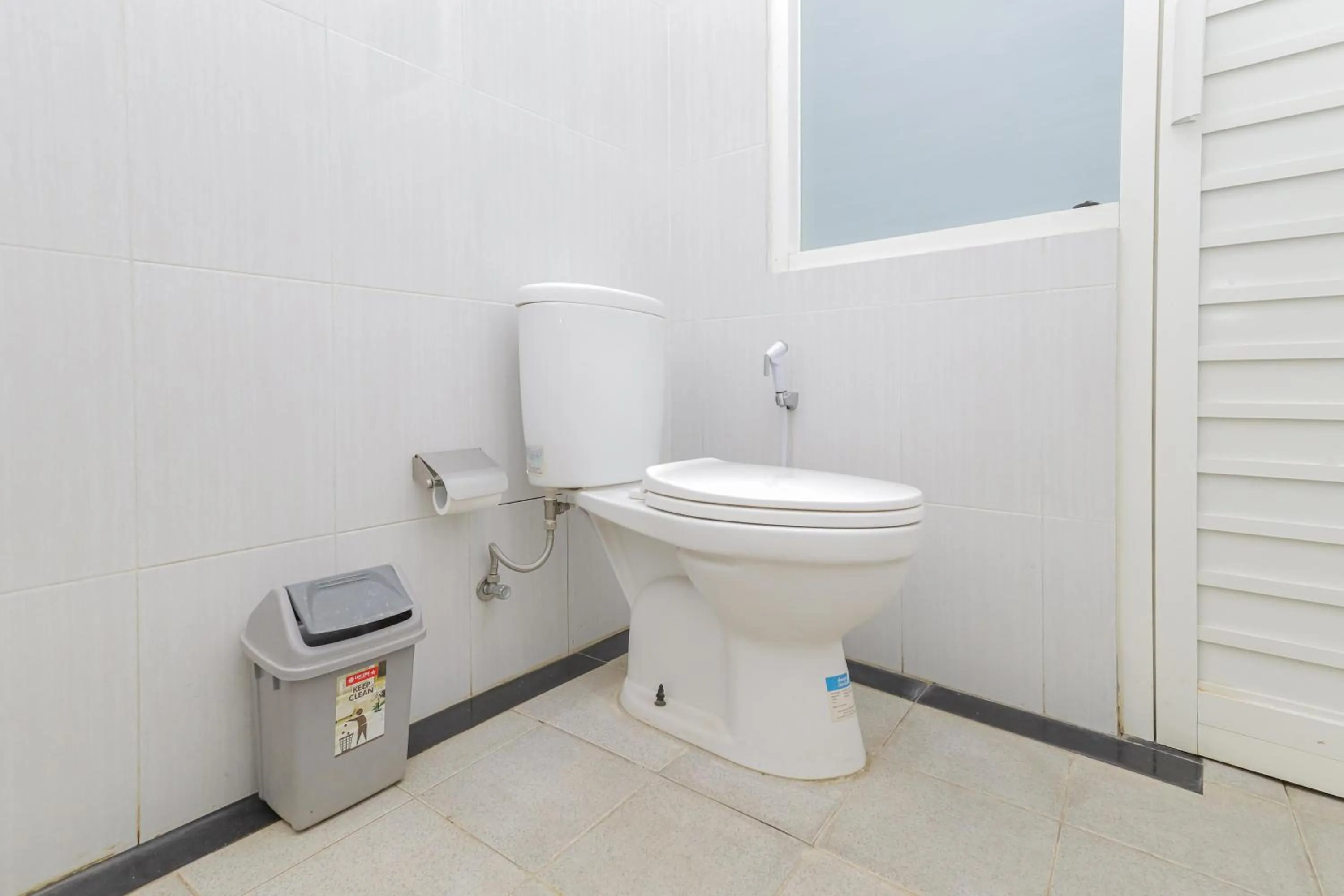 Bathroom in RedDoorz Plus At Swun Stay Raya Langsep