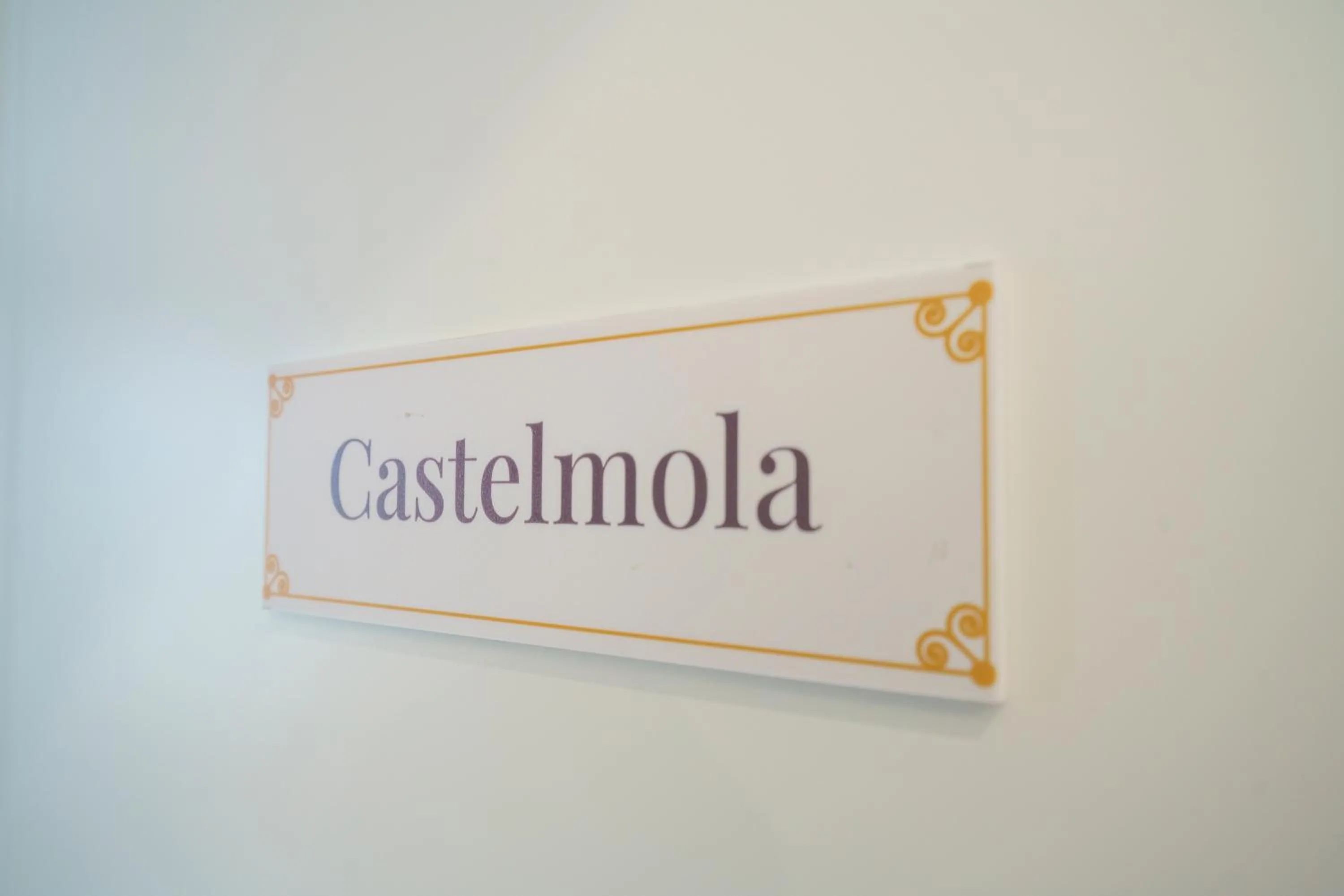 Logo/Certificate/Sign in Minissale Farmhouse