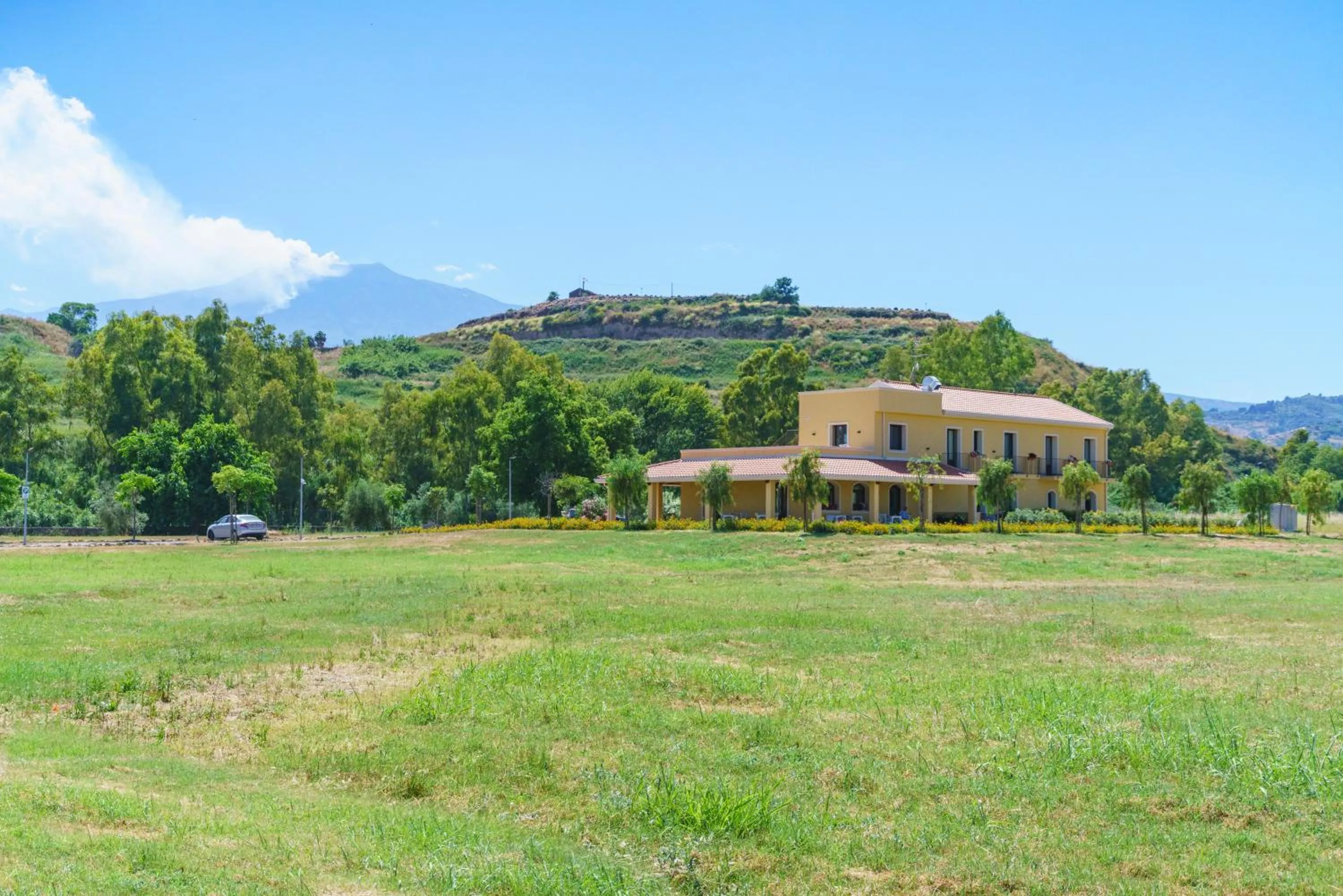 Property building in Minissale Farmhouse