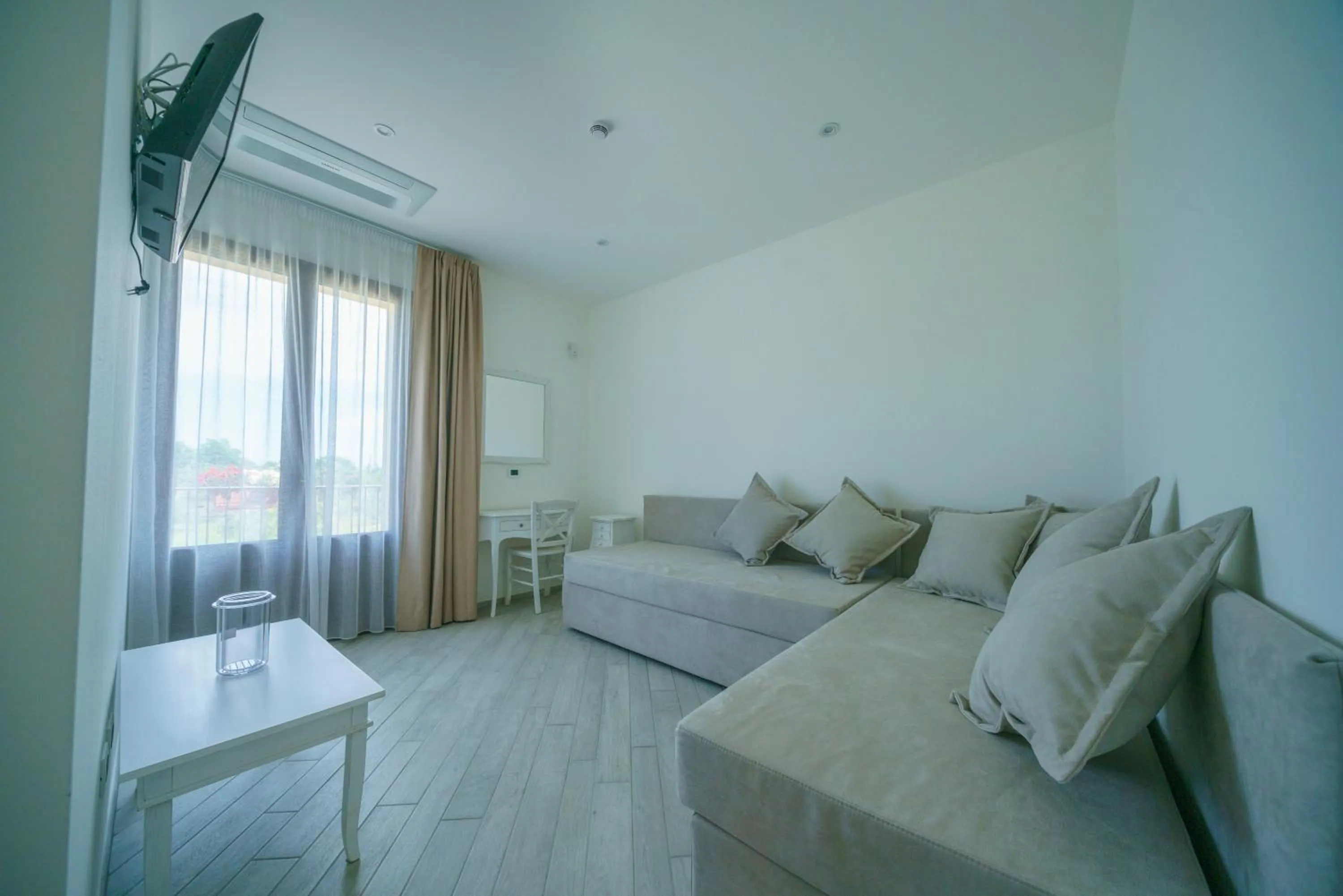 Seating area, Bed in Minissale Farmhouse