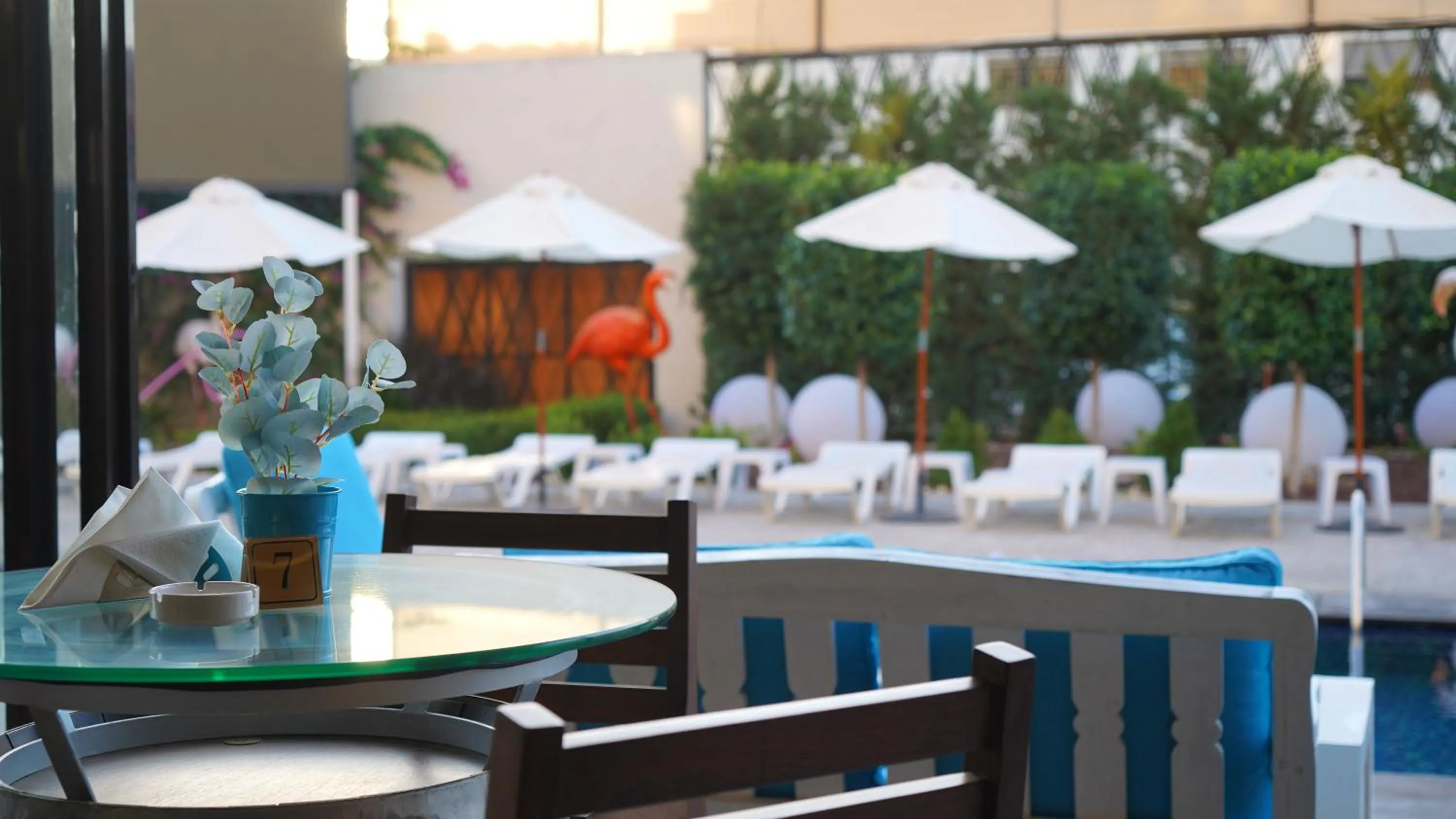 Restaurant/places to eat in Aitch Boutique Hotel - an LIH Hotel