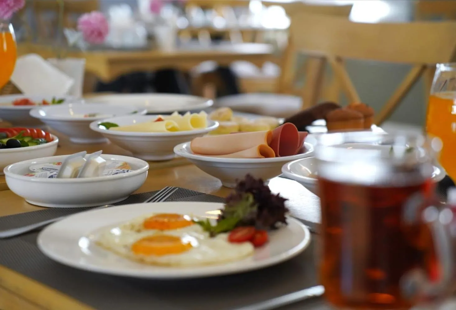 Food and drinks in Aitch Boutique Hotel - an LIH Hotel