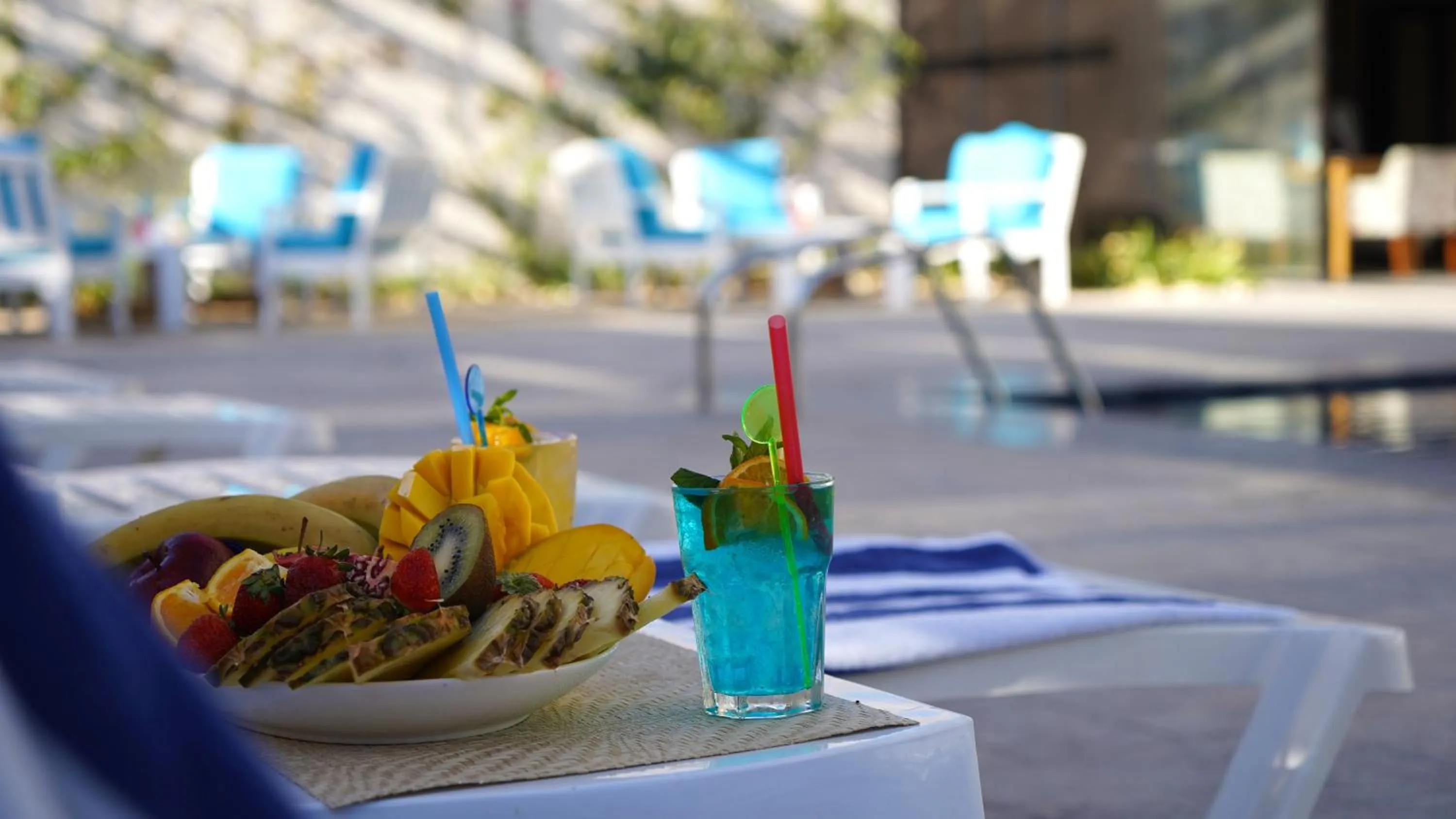 Food and drinks in Aitch Boutique Hotel - an LIH Hotel