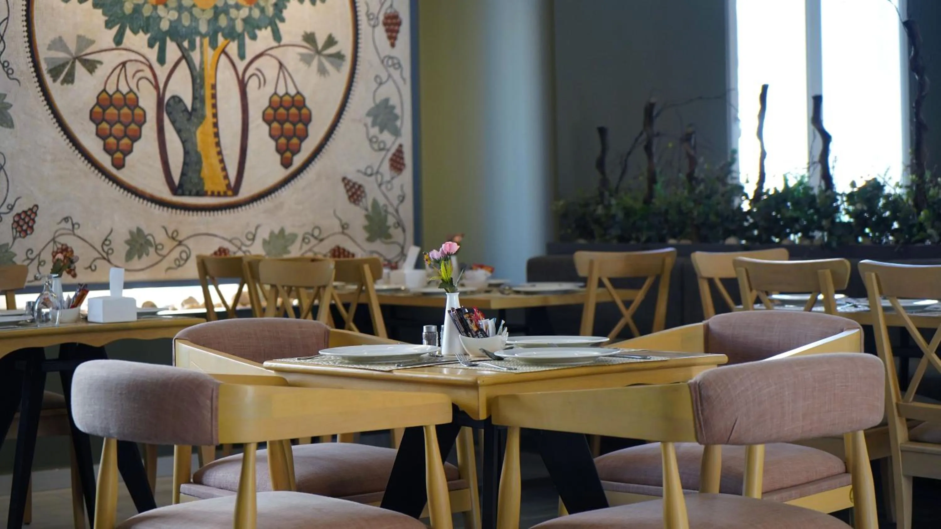 Restaurant/places to eat in Aitch Boutique Hotel - an LIH Hotel