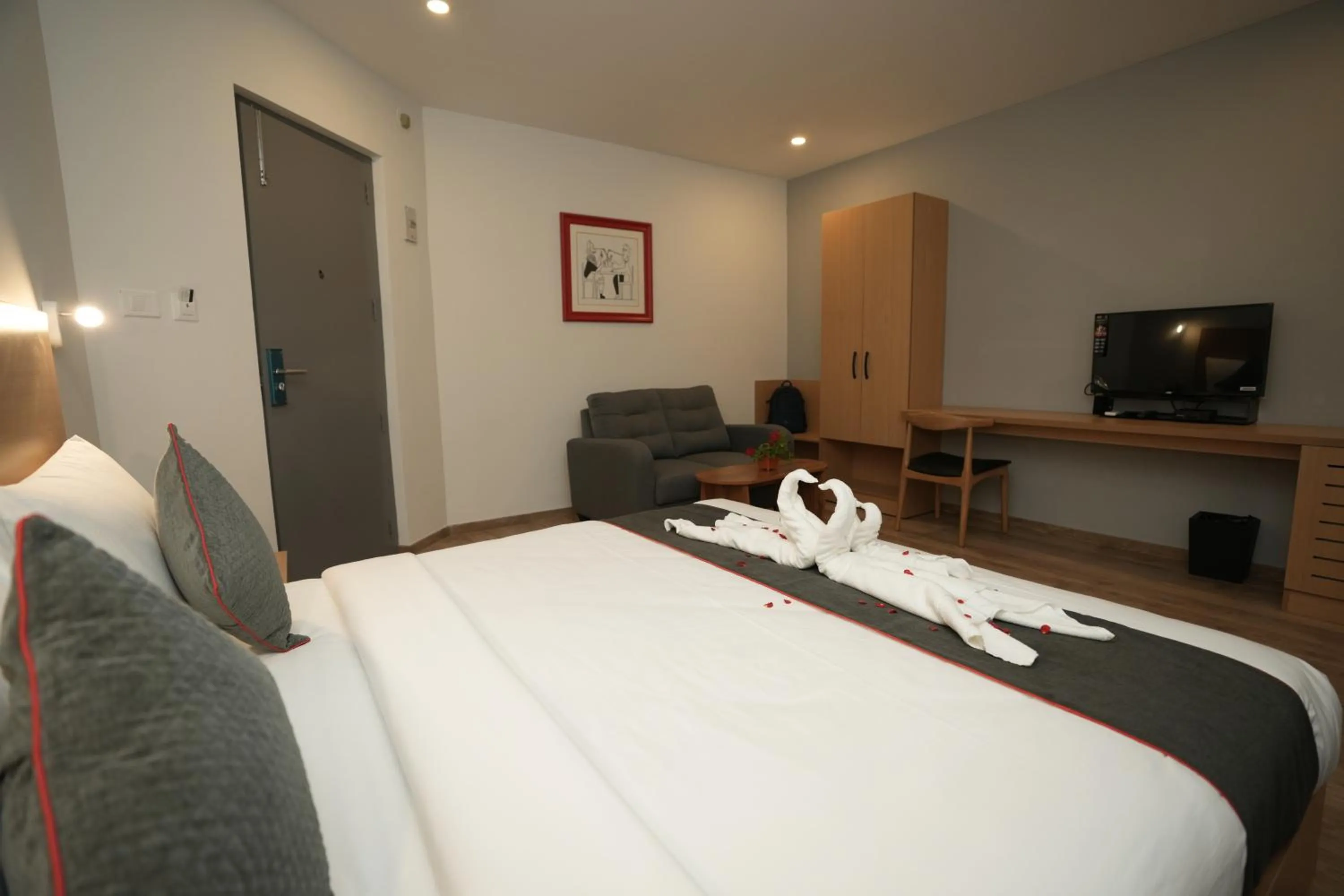 Communal lounge/ TV room, Bed in GRAND GANPAT