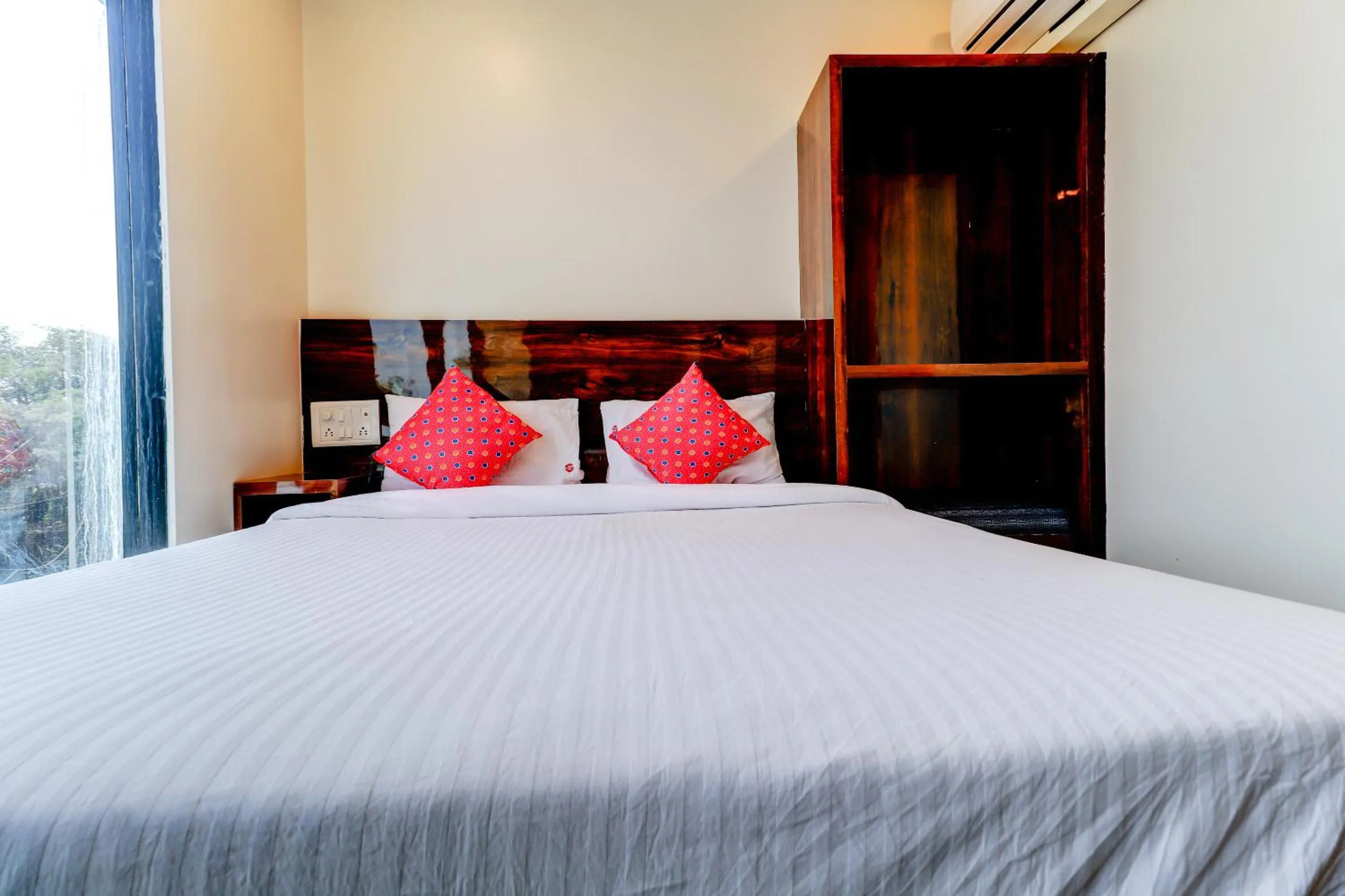 Bed in Hotel Prime Inn, Andheri West - Near Mumbai International Airport