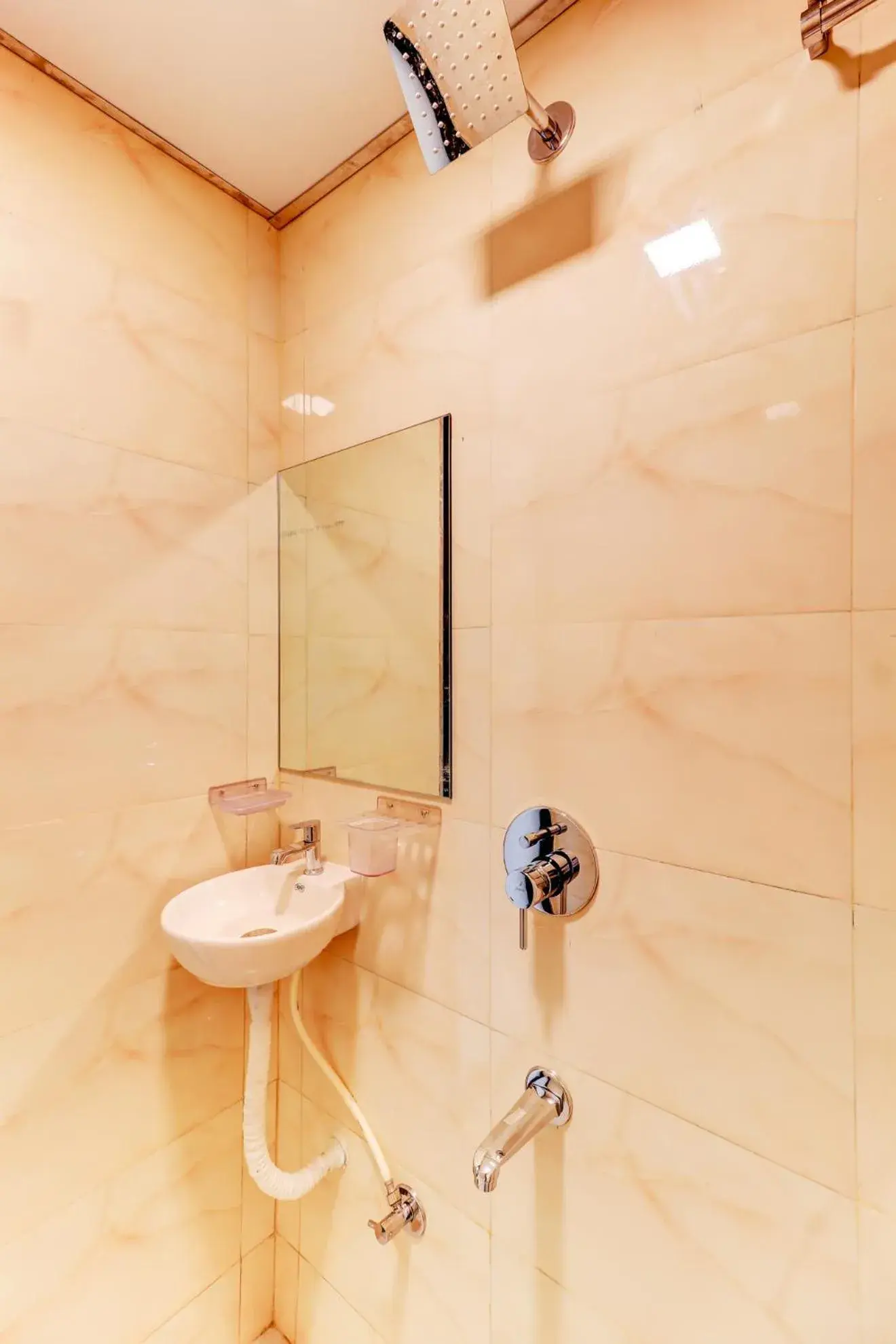 Deluxe Room in Hotel Prime Inn, Andheri West - Near Mumbai International Airport Deluxe Room in Hotel Prime Inn, Andheri West - Near Mumbai International Airport