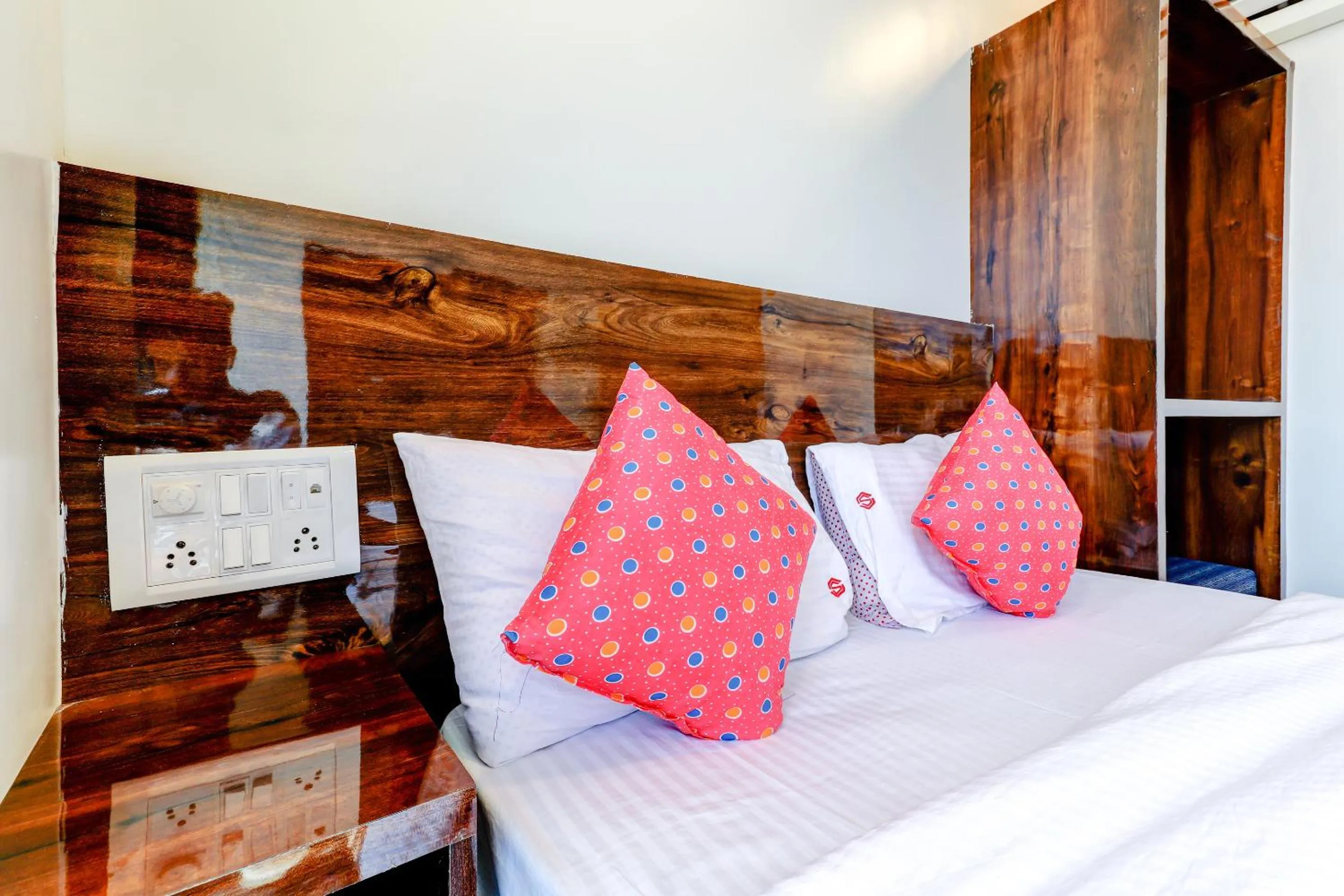 Bed in Hotel Prime Inn, Andheri West - Near Mumbai International Airport