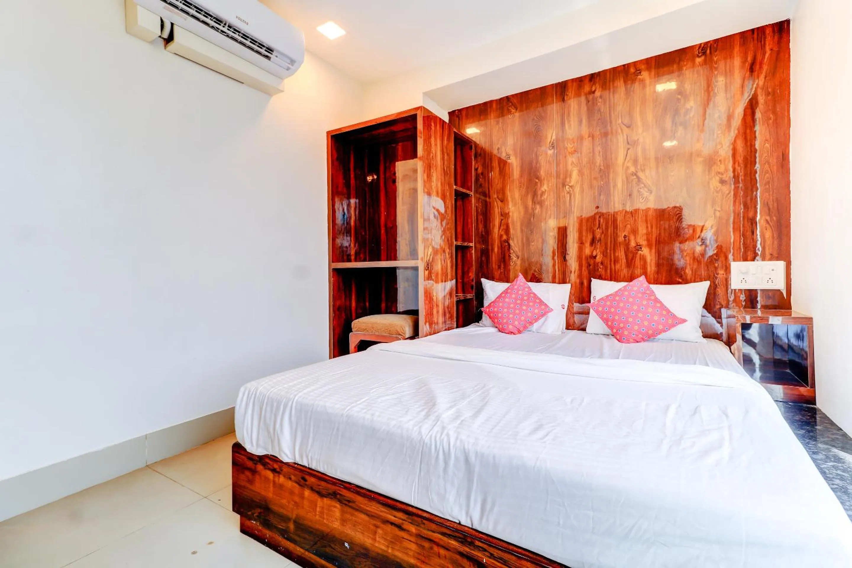 Bed in Hotel Prime Inn, Andheri West - Near Mumbai International Airport