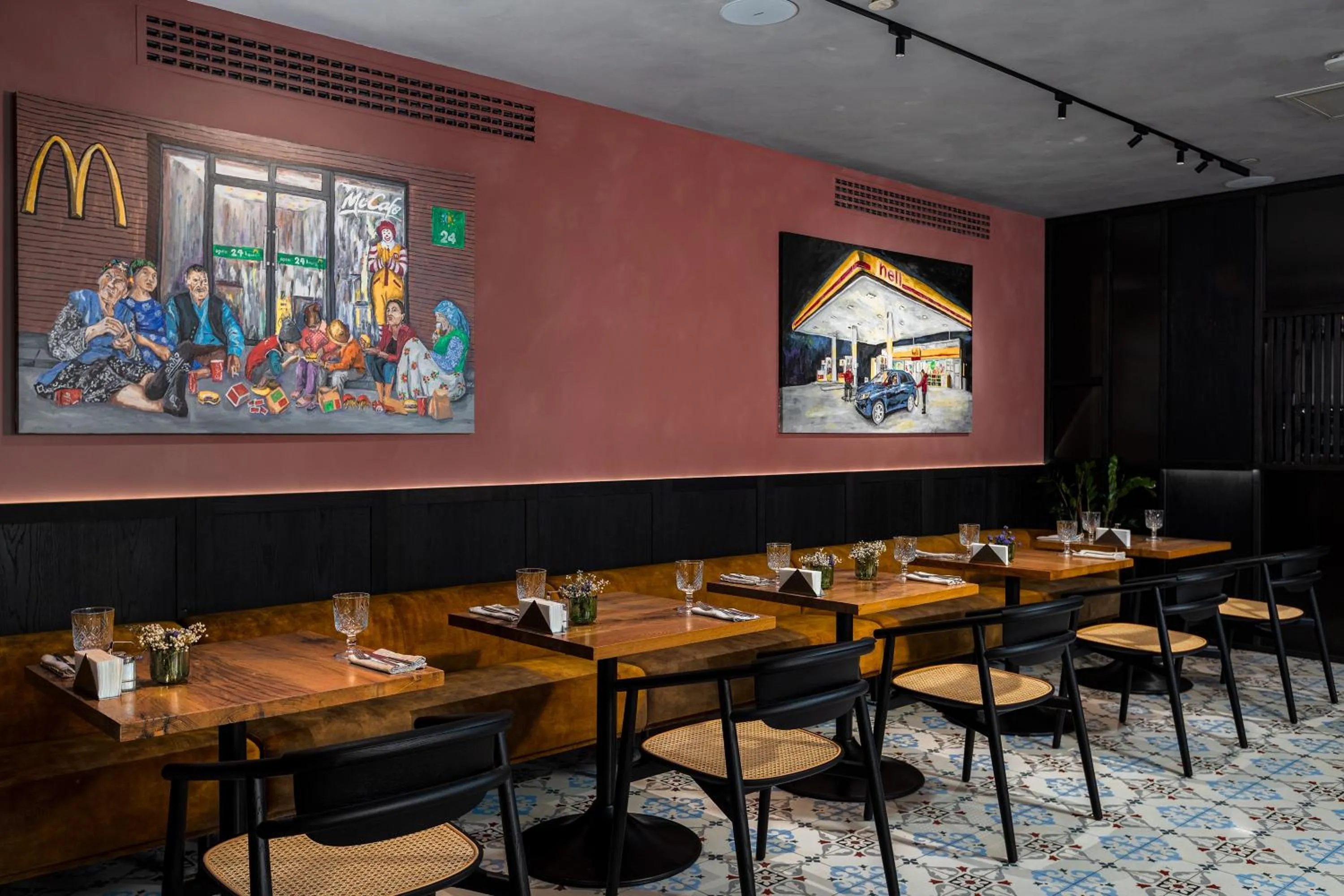 Restaurant/places to eat in The Blue Fox Hotel