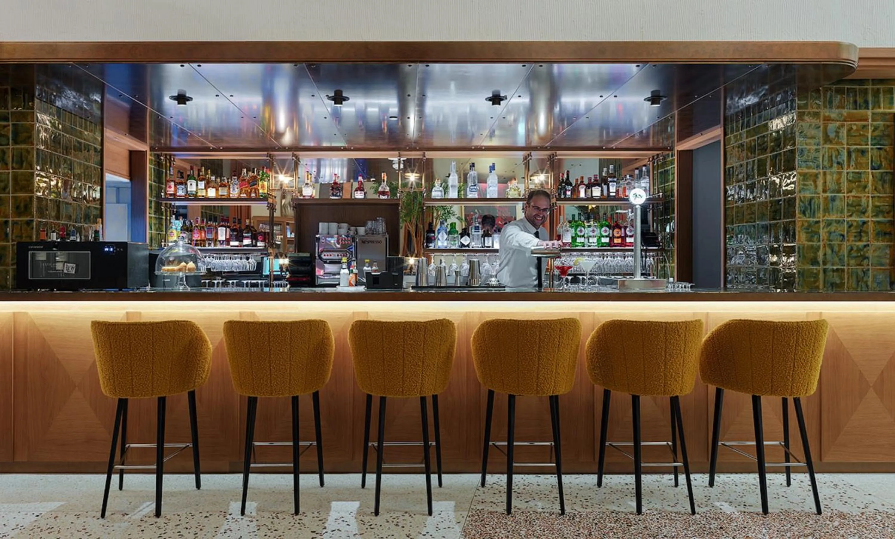 Lounge or bar in H10 Croma Málaga