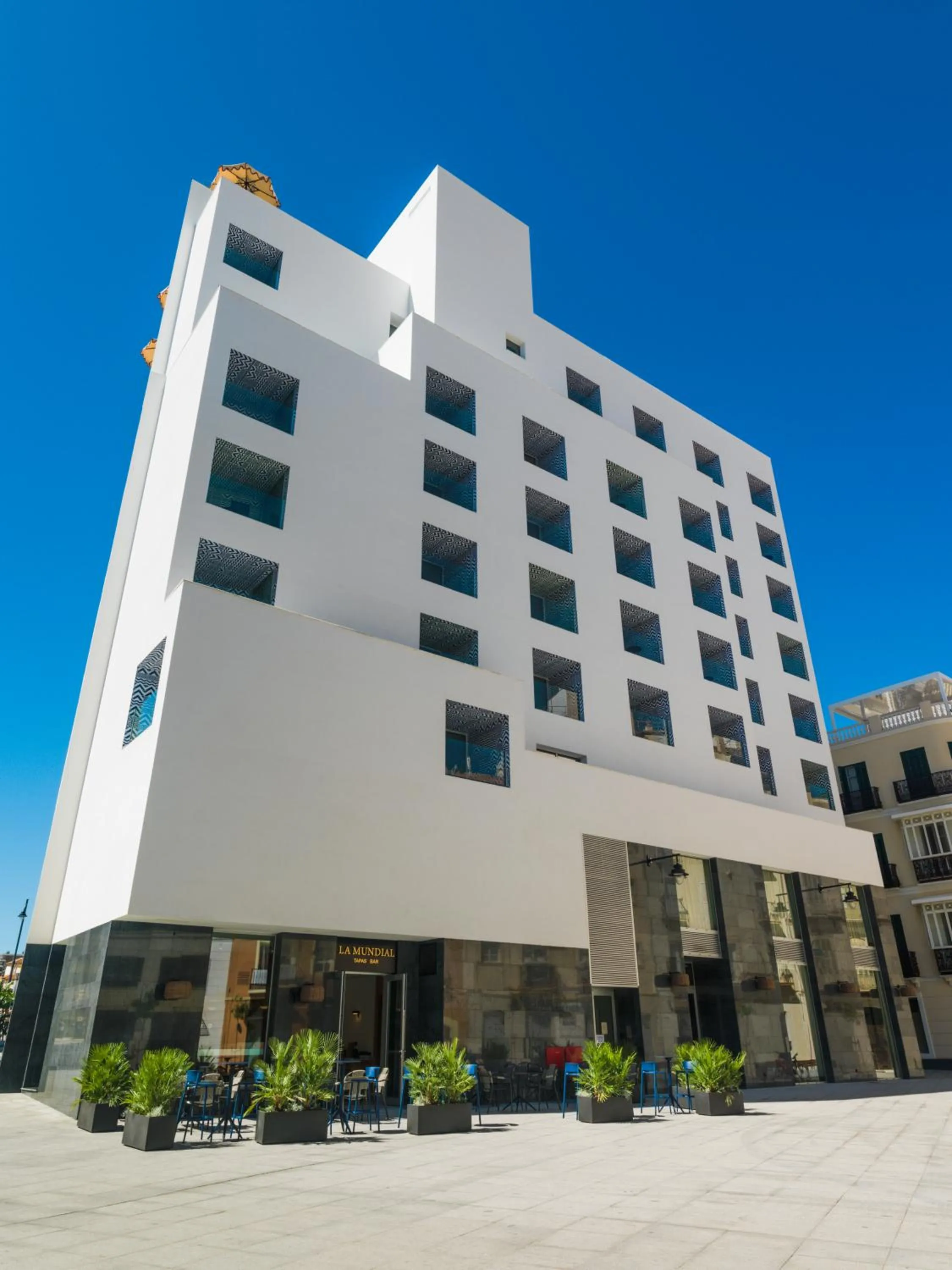 Lounge or bar in H10 Croma Málaga