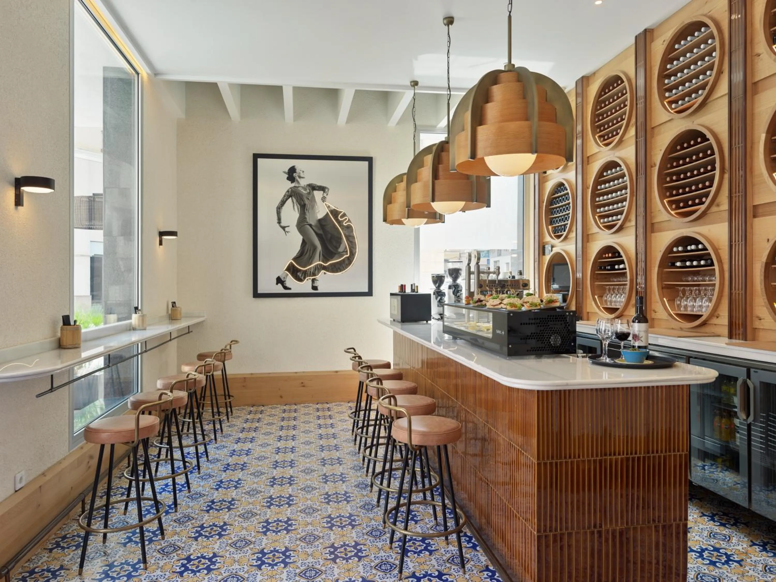 Lounge or bar in H10 Croma Málaga