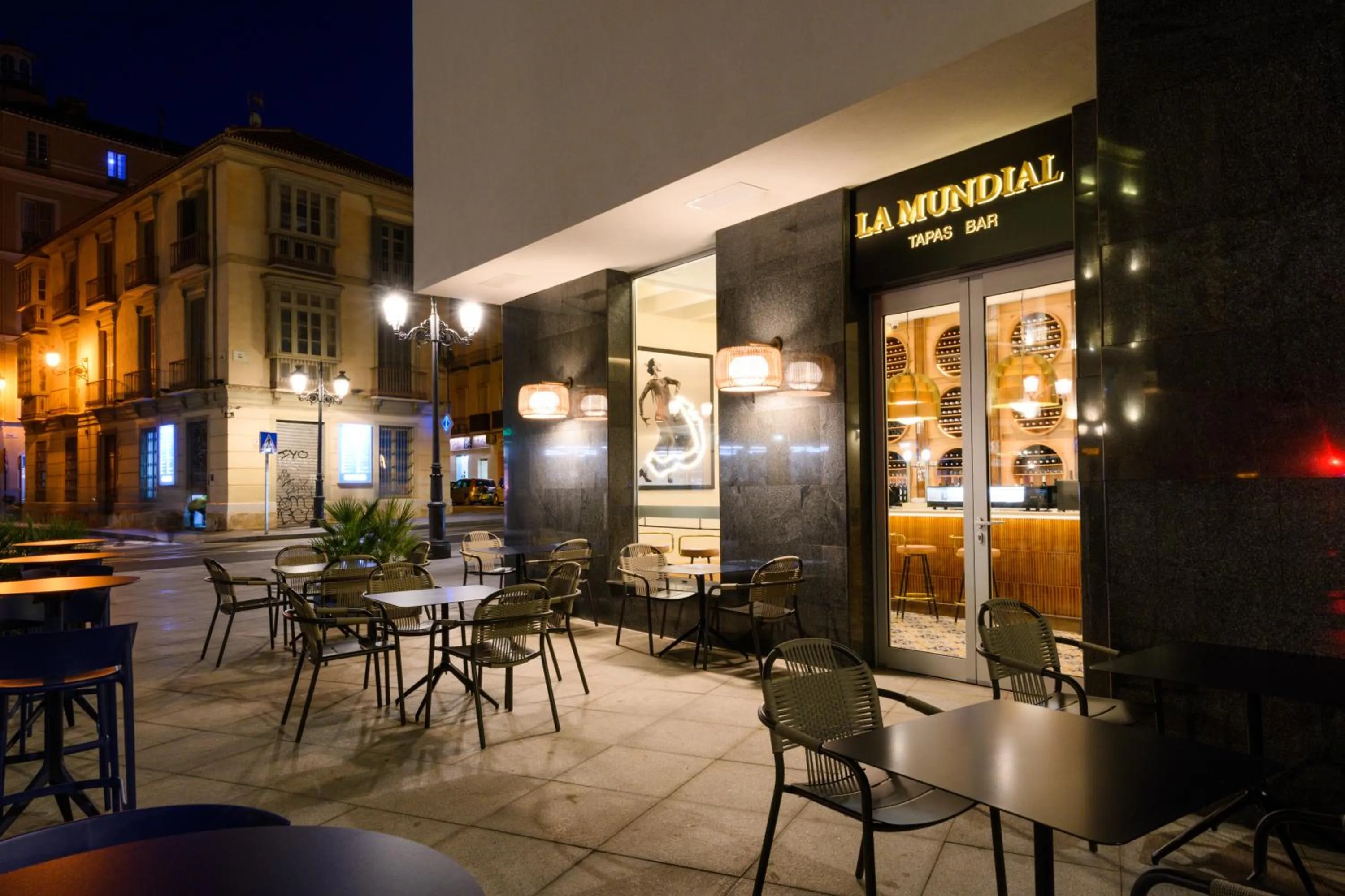 Lounge or bar in H10 Croma Málaga