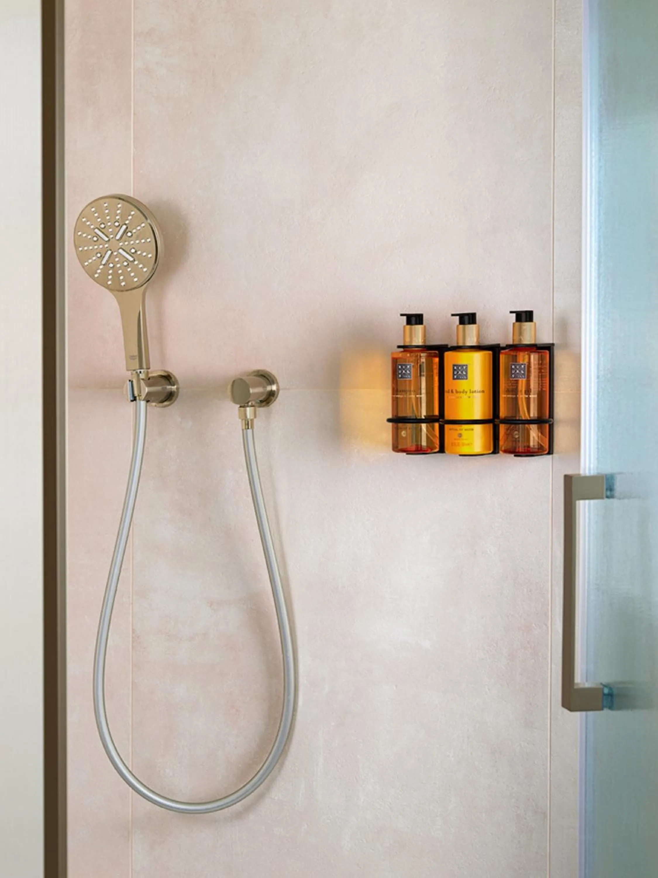 Shower in H10 Croma Málaga