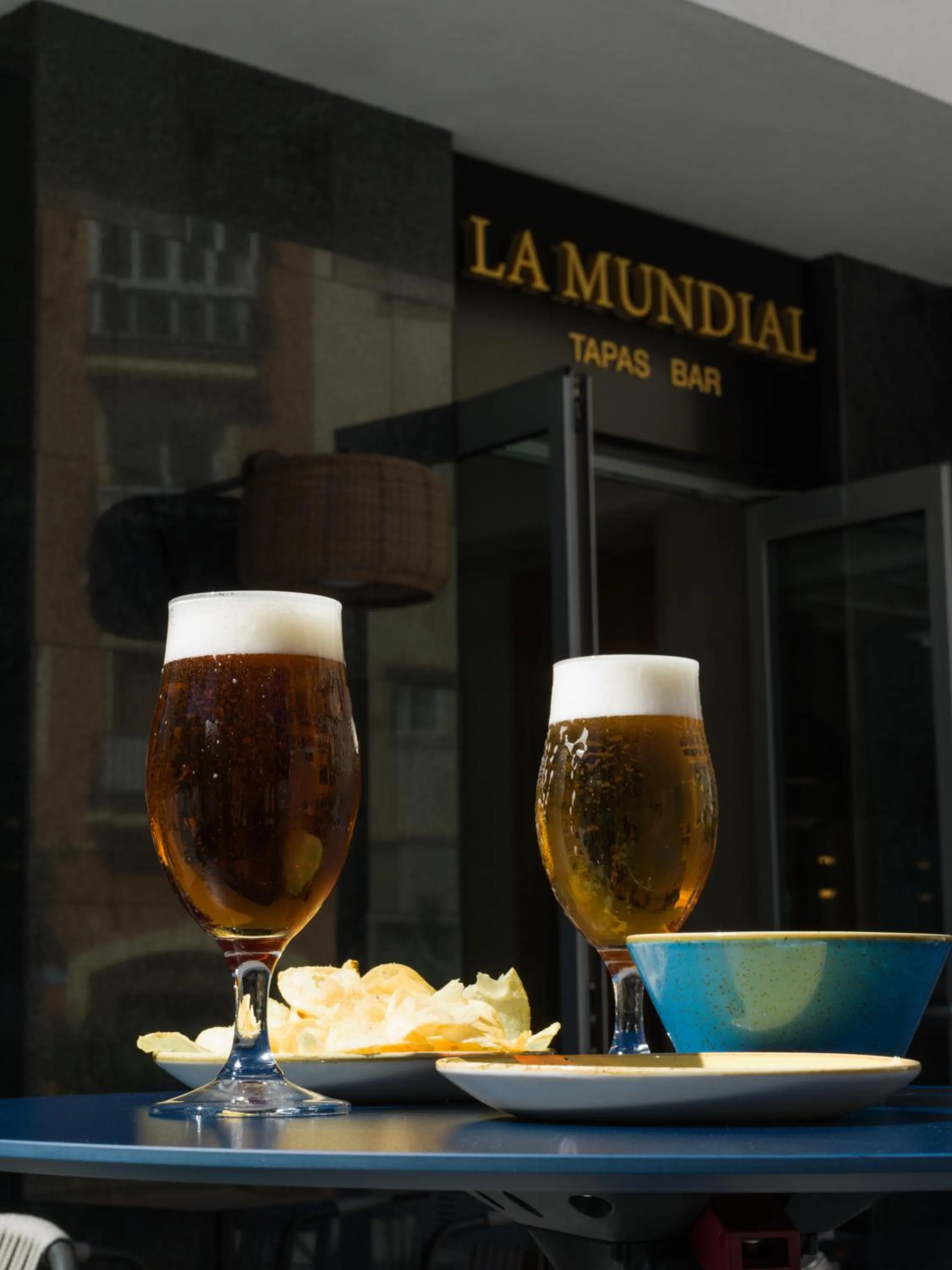 Lounge or bar in H10 Croma Málaga