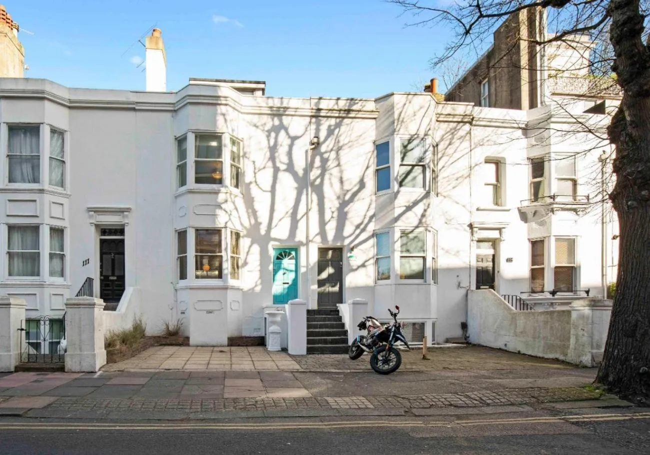 Property building in The Townhouse By My Getaways Free Parking