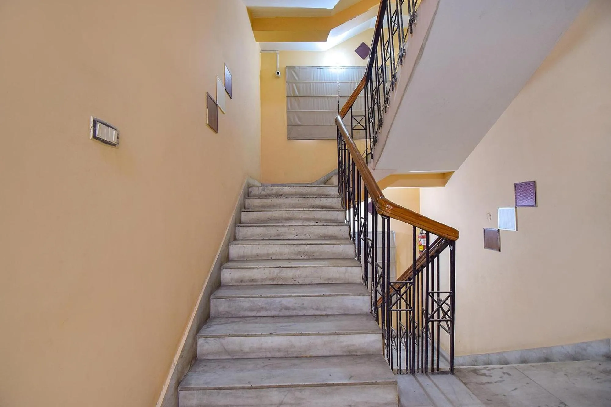 Lobby or reception in FabHotel La Serene Punjabi Bagh