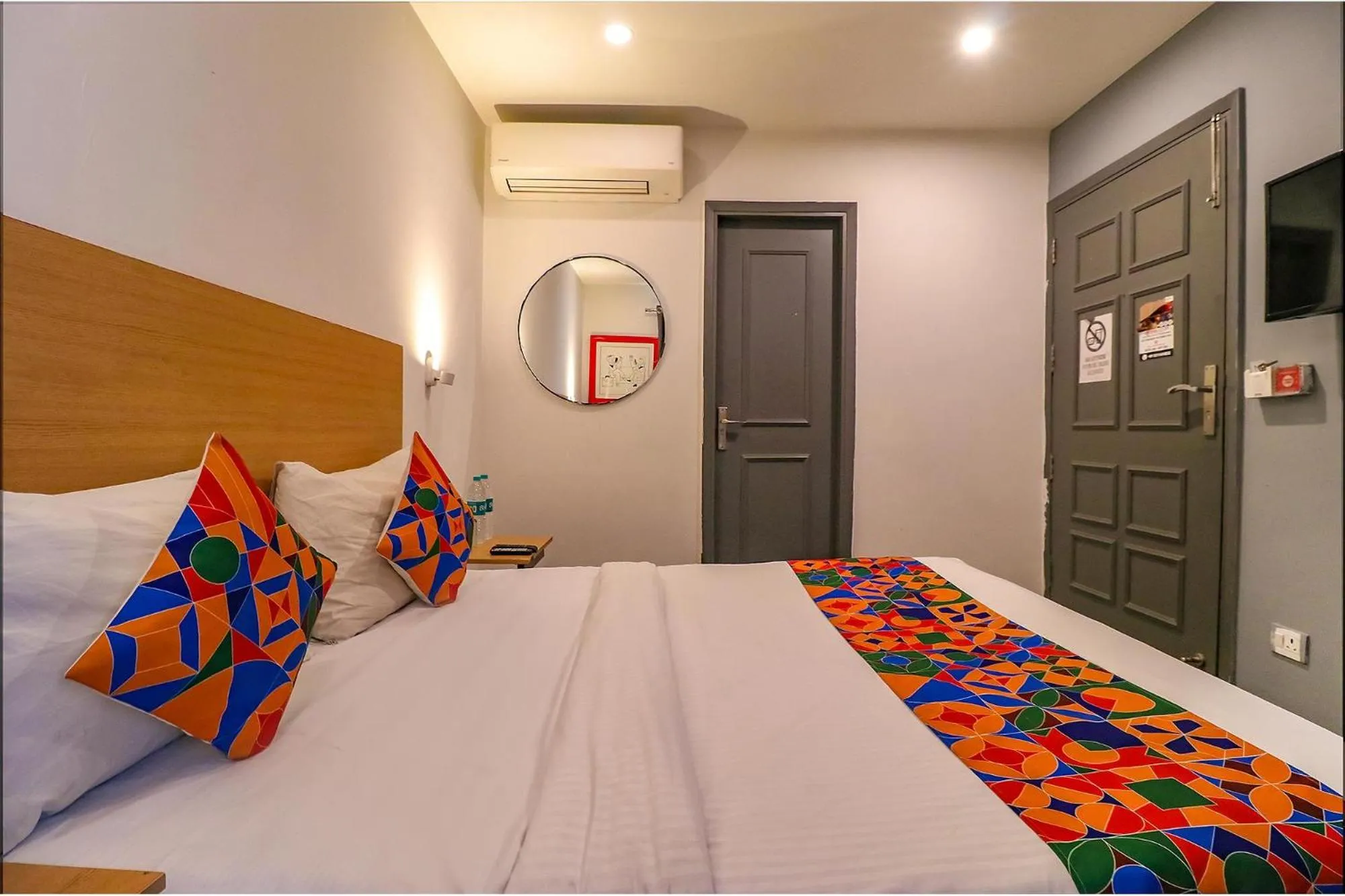 Bed in FabHotel La Serene Punjabi Bagh