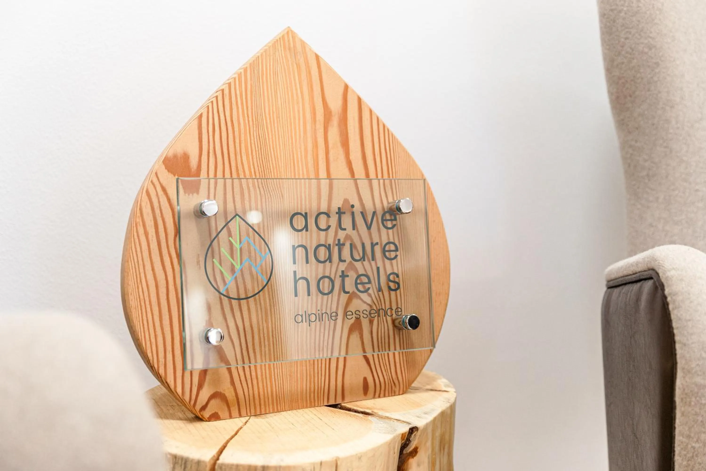 Logo/Certificate/Sign in Residence Nele