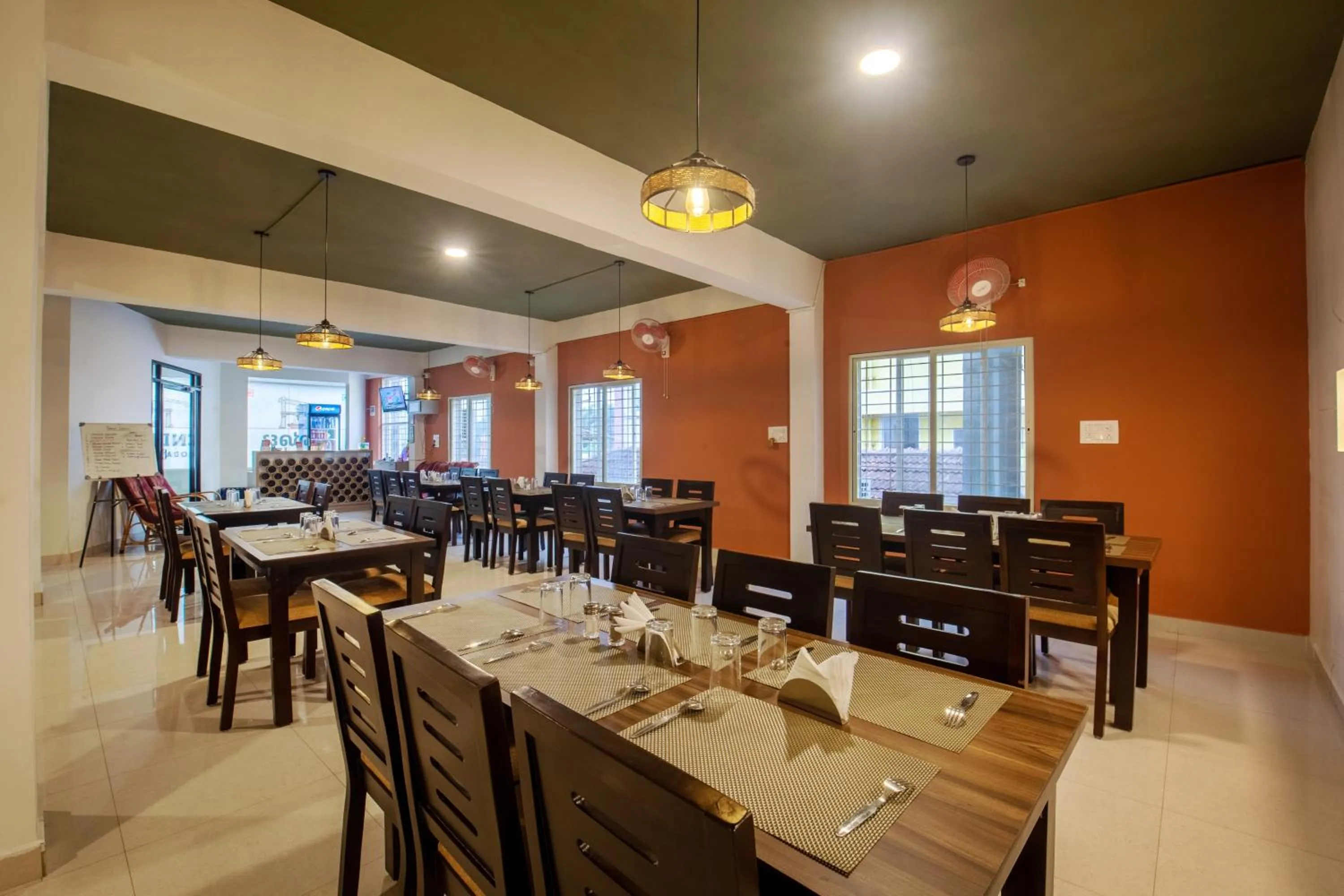 Restaurant/places to eat in Treebo Sans Sarav Kushalnagar