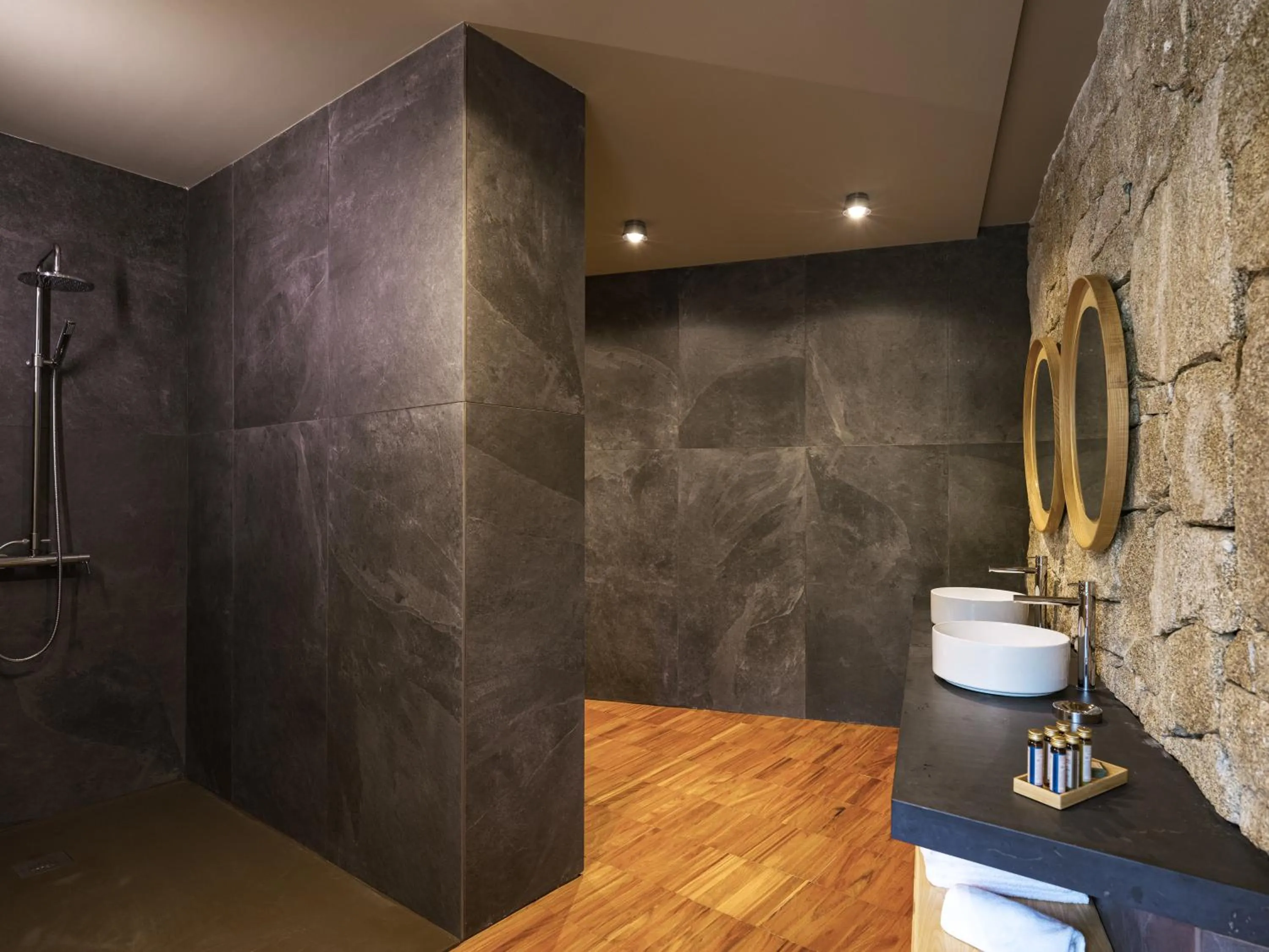 Shower in Lavandeira Douro Nature & Wellness