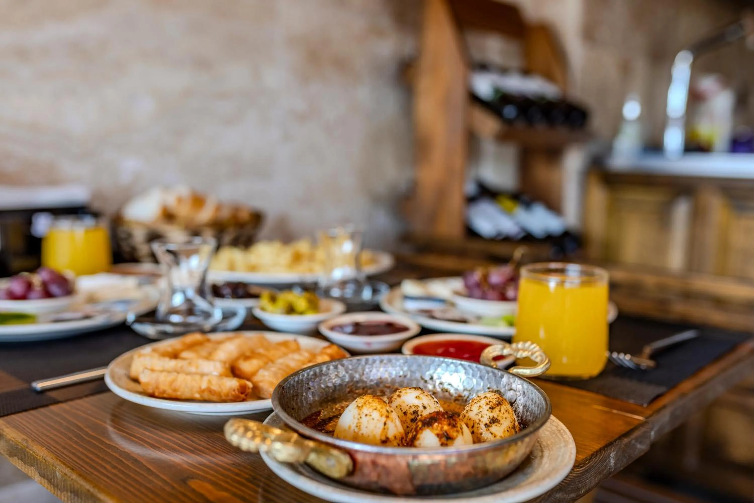 Breakfast in Zula Cave House