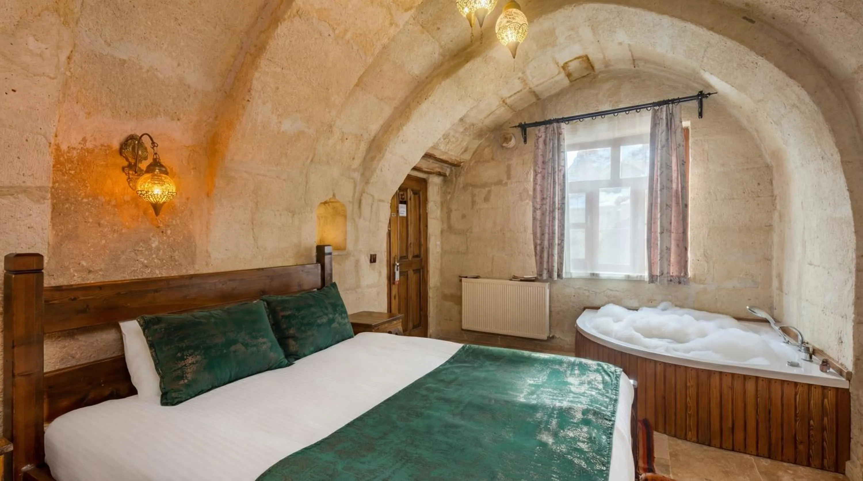 Photo of the whole room, Bed in Zula Cave House